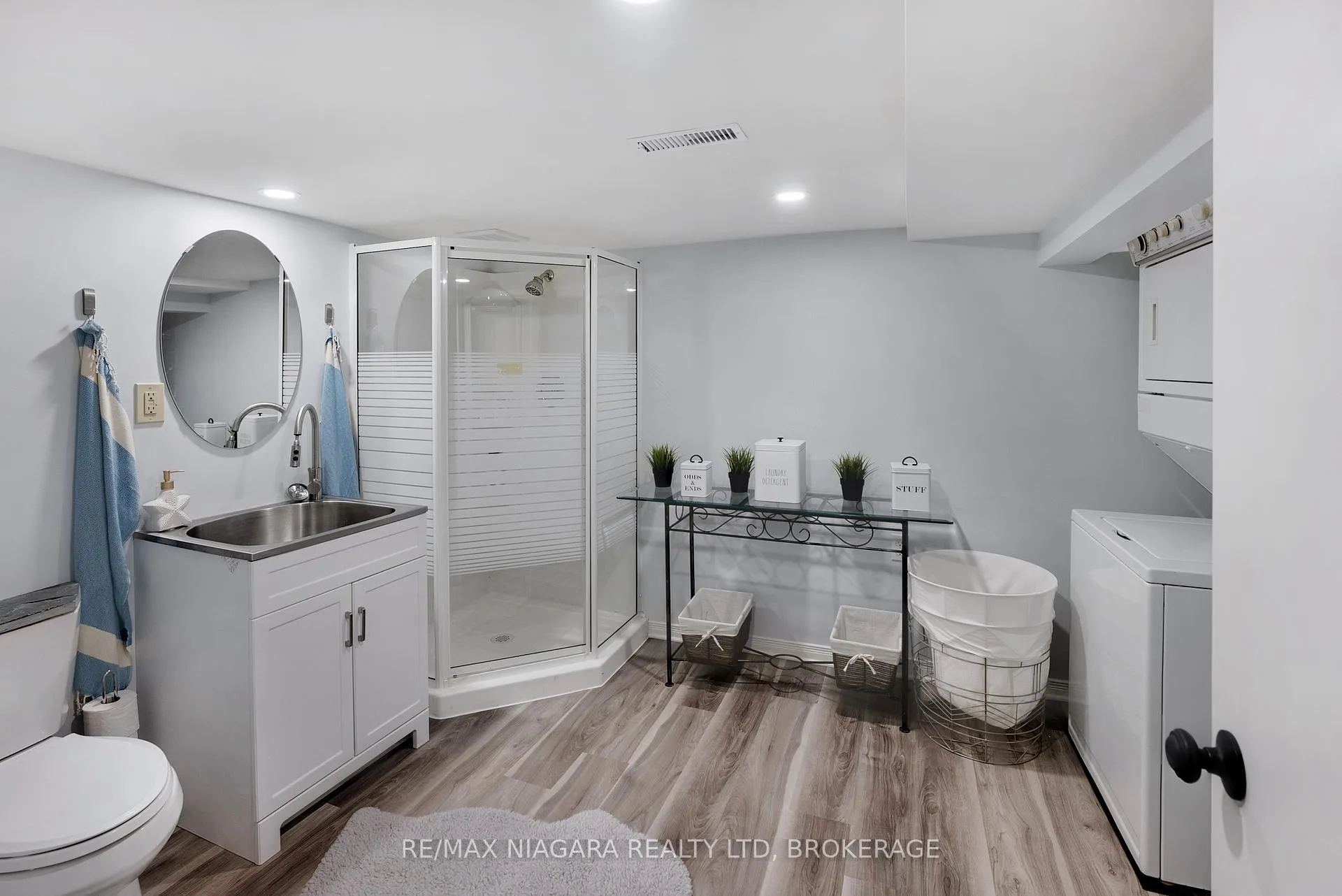 Photo 37 of 35 Lowell Avenue, St. Catharines, Downtown — HOMEH