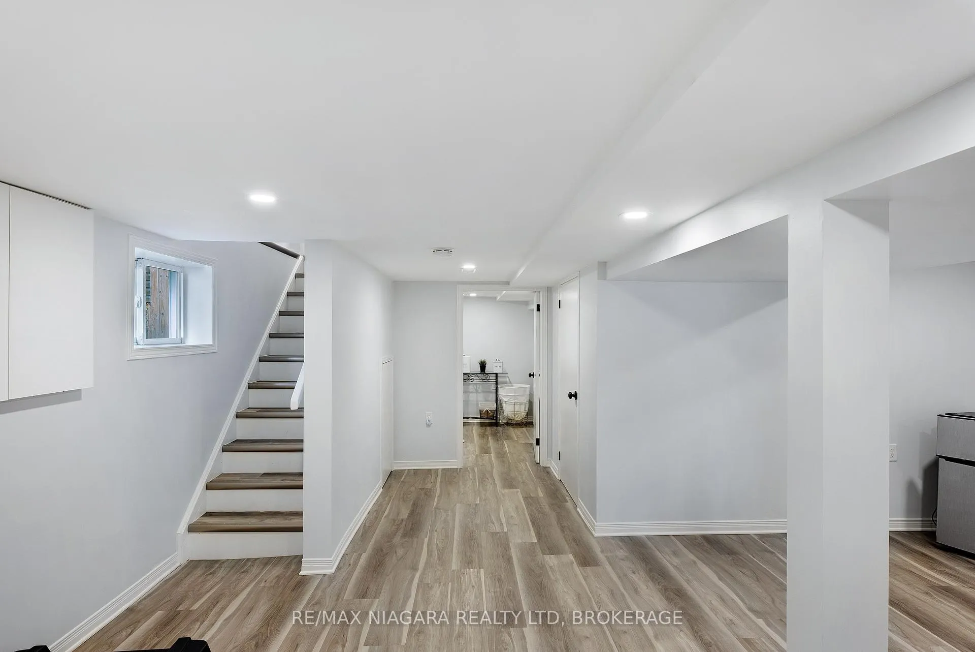 Photo 40 of 35 Lowell Avenue, St. Catharines, Downtown — HOMEH