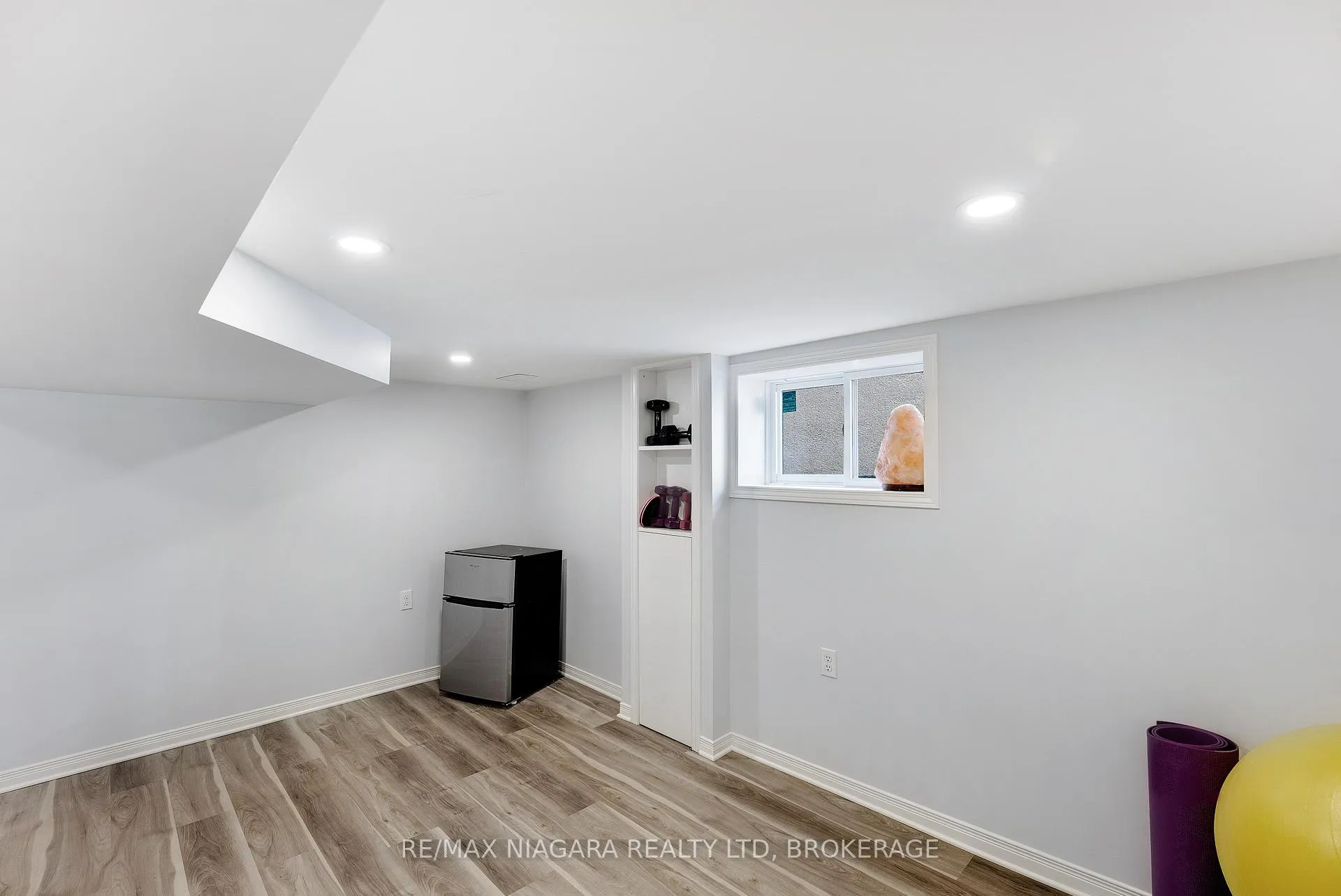 Photo 42 of 35 Lowell Avenue, St. Catharines, Downtown — HOMEH