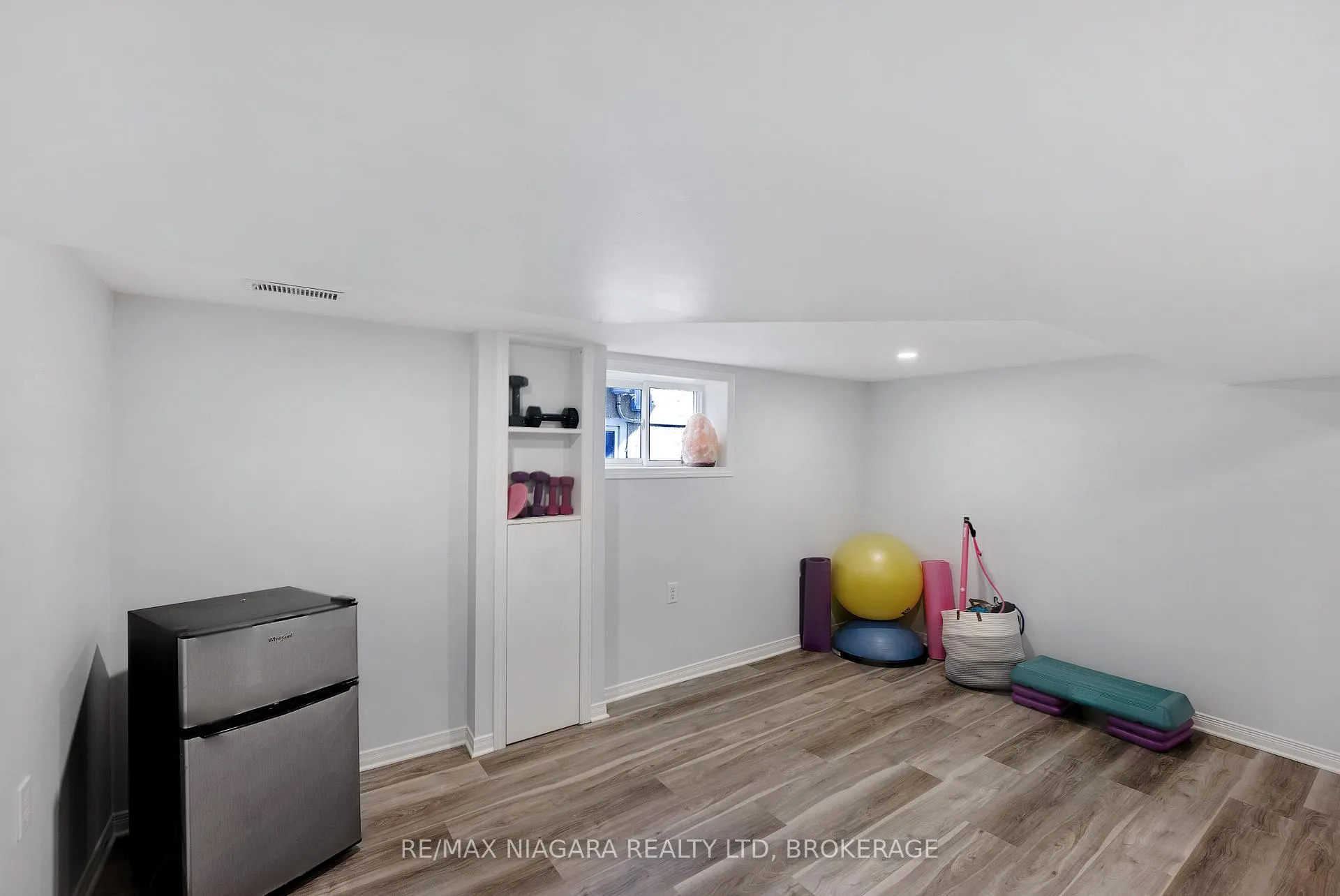 Photo 43 of 35 Lowell Avenue, St. Catharines, Downtown — HOMEH