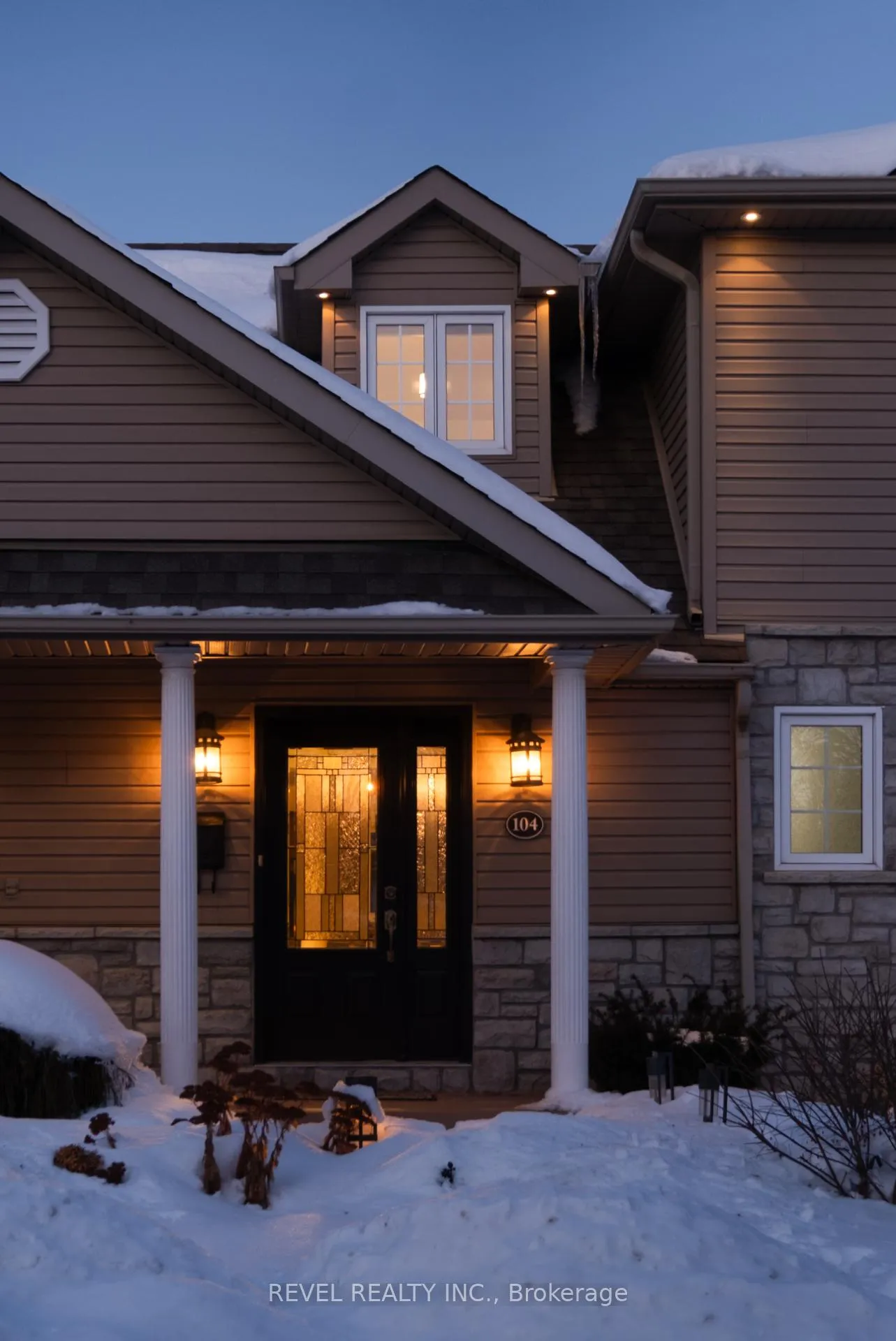 Photo 2 of 104 Charles Street, Halton Hills, Georgetown — HOMEH