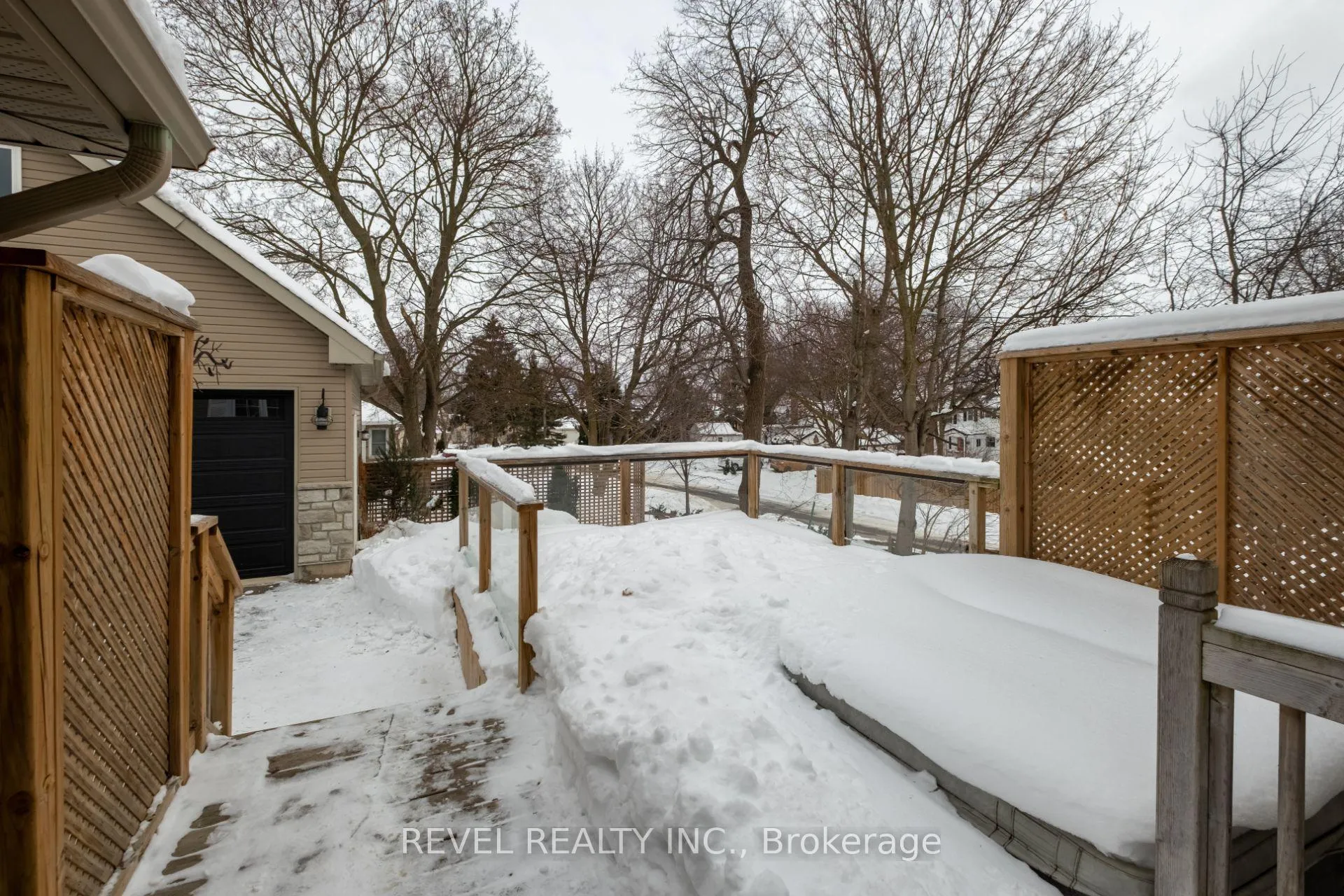 Photo 34 of 104 Charles Street, Halton Hills, Georgetown — HOMEH
