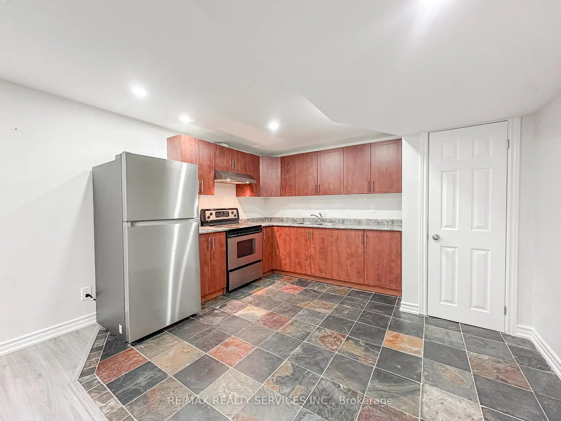 Photo 4 of 1584 Stevenson Street, Milton, Beaty — HOMEH