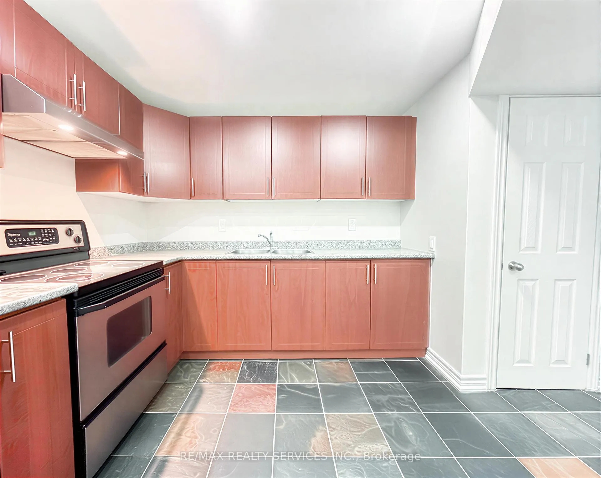 Photo 5 of 1584 Stevenson Street, Milton, Beaty — HOMEH