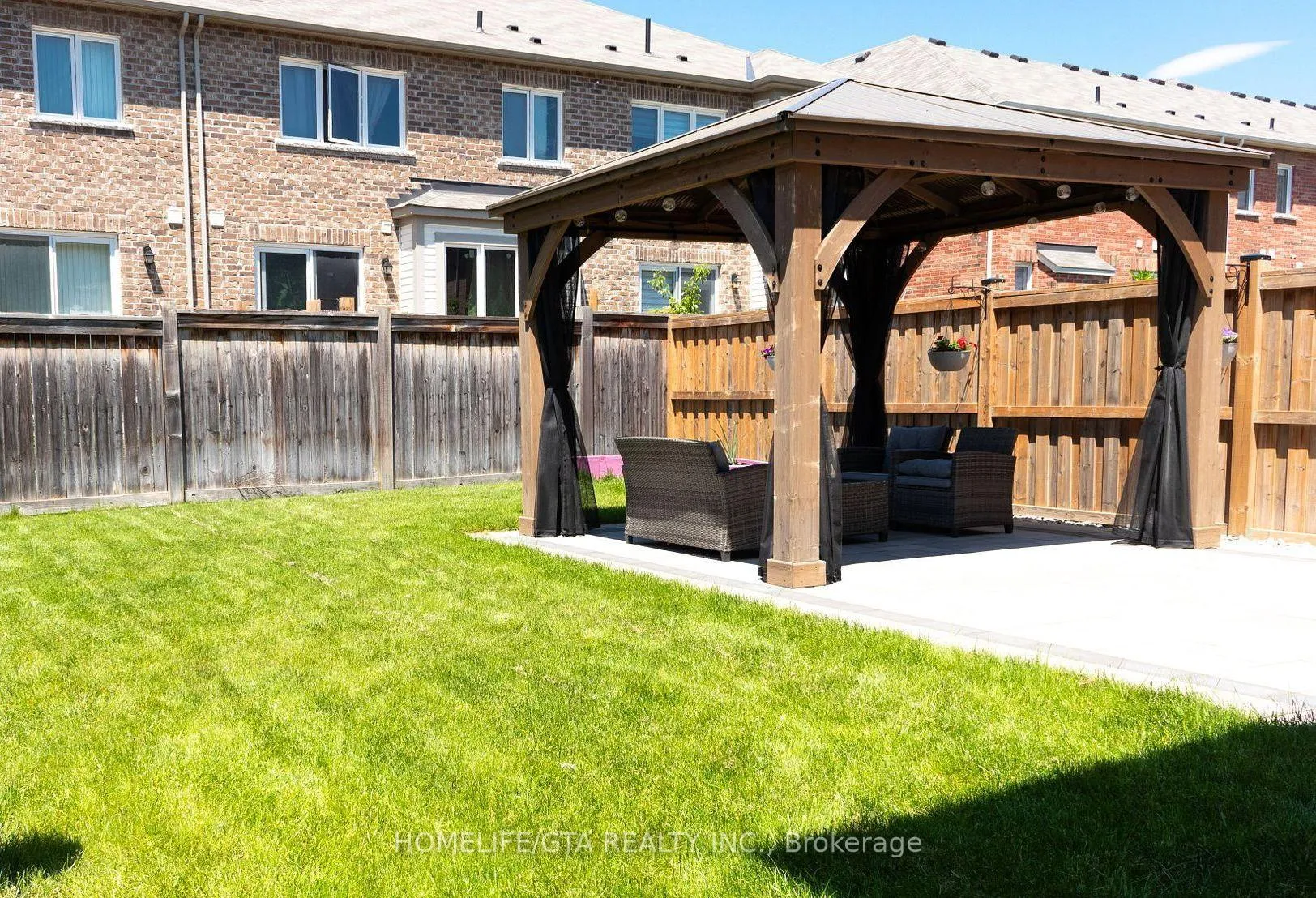 Photo 6 of 1069 Foxtail Crescent, Pickering, Rural Pickering — HOMEH