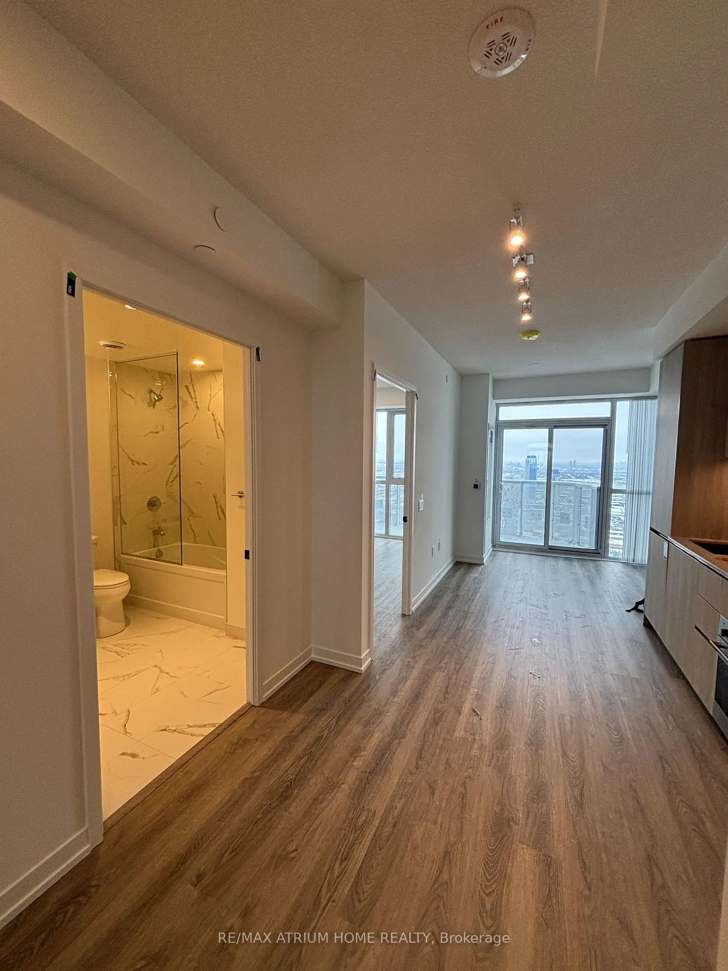 Photo 3 of Unit 5808, 8 Interchange Way, Vaughan, Vaughan Corporate Centre — HOMEH