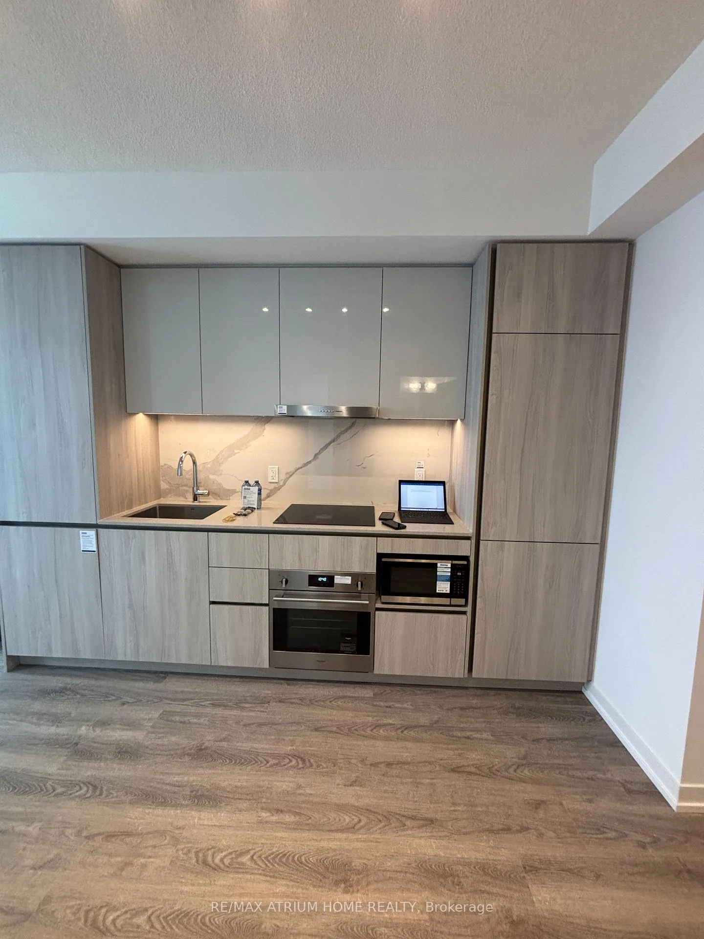 Photo 4 of Unit 5808, 8 Interchange Way, Vaughan, Vaughan Corporate Centre — HOMEH