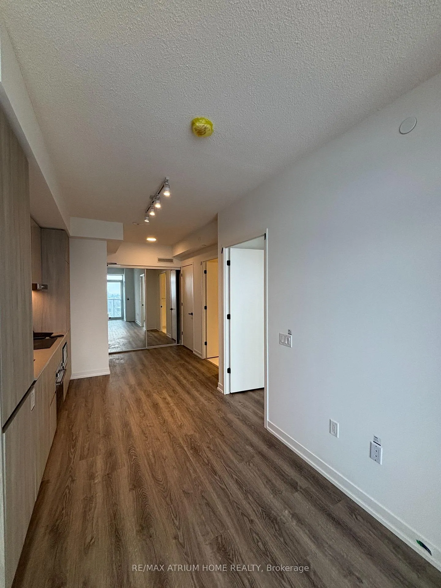 Photo 7 of Unit 5808, 8 Interchange Way, Vaughan, Vaughan Corporate Centre — HOMEH