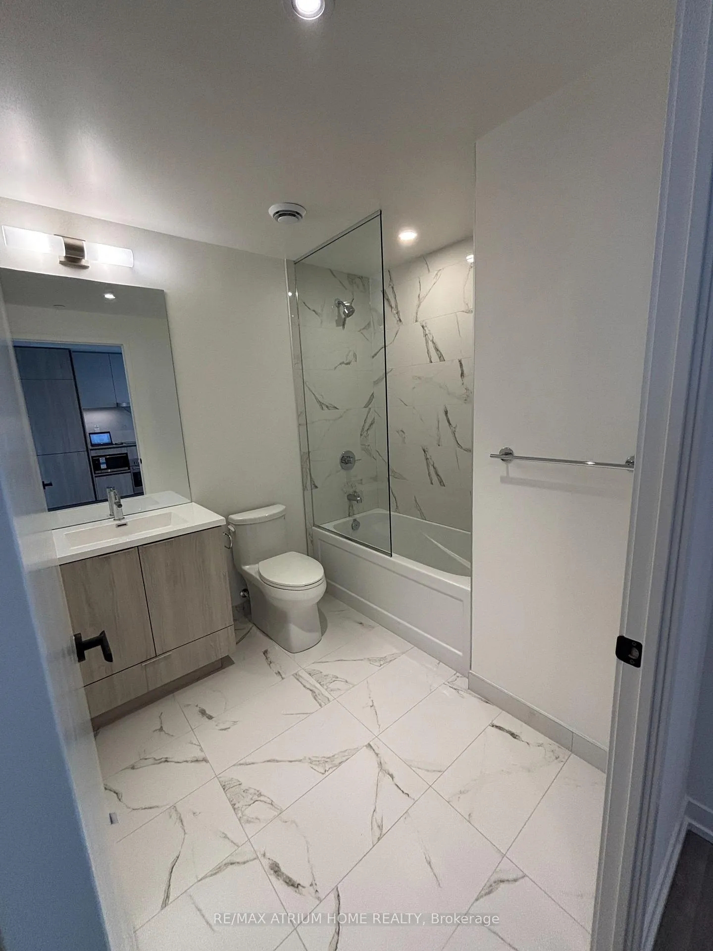 Photo 8 of Unit 5808, 8 Interchange Way, Vaughan, Vaughan Corporate Centre — HOMEH