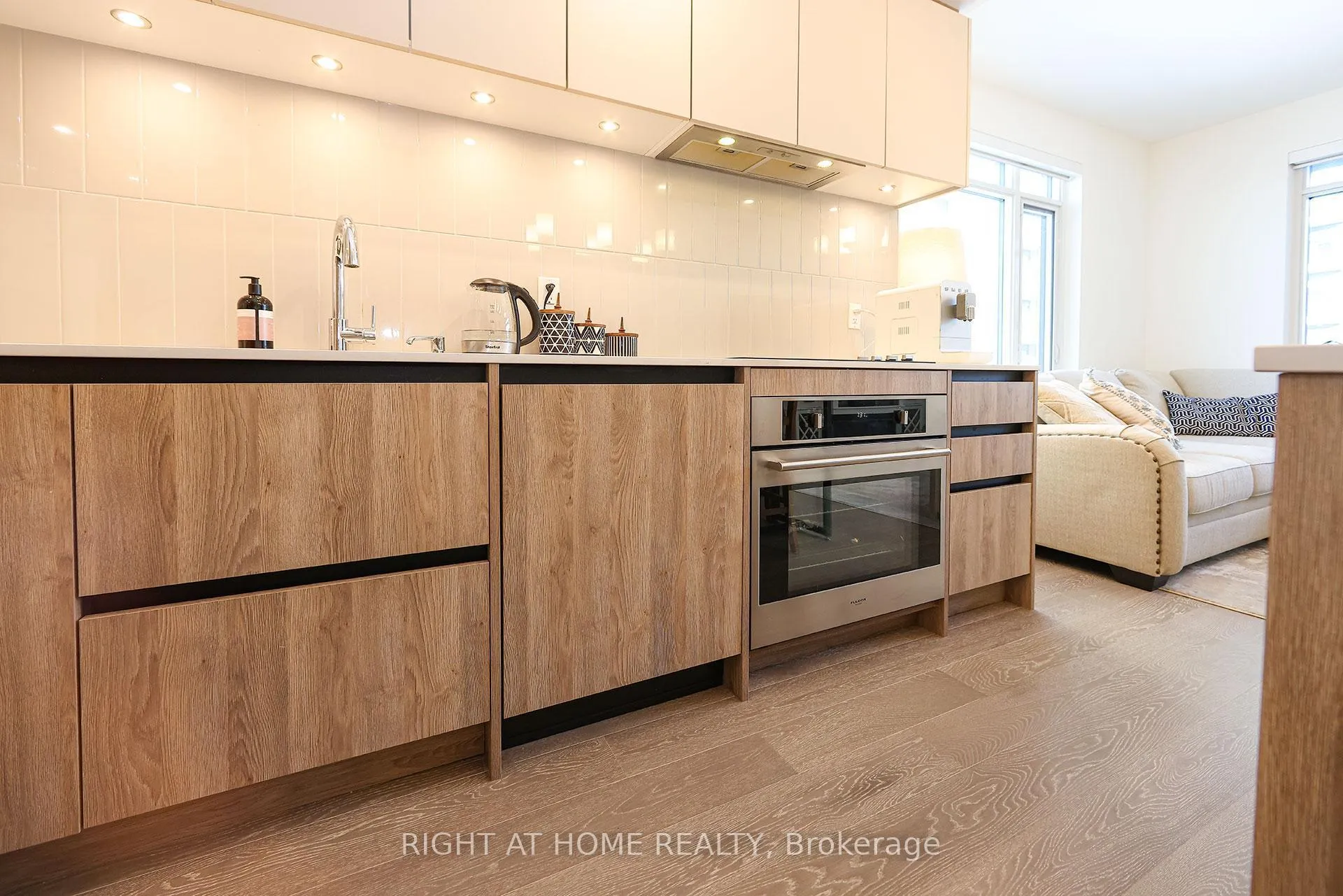 Photo 4 of 8 Beverley Glen, Vaughan, Beverley Glen — HOMEH
