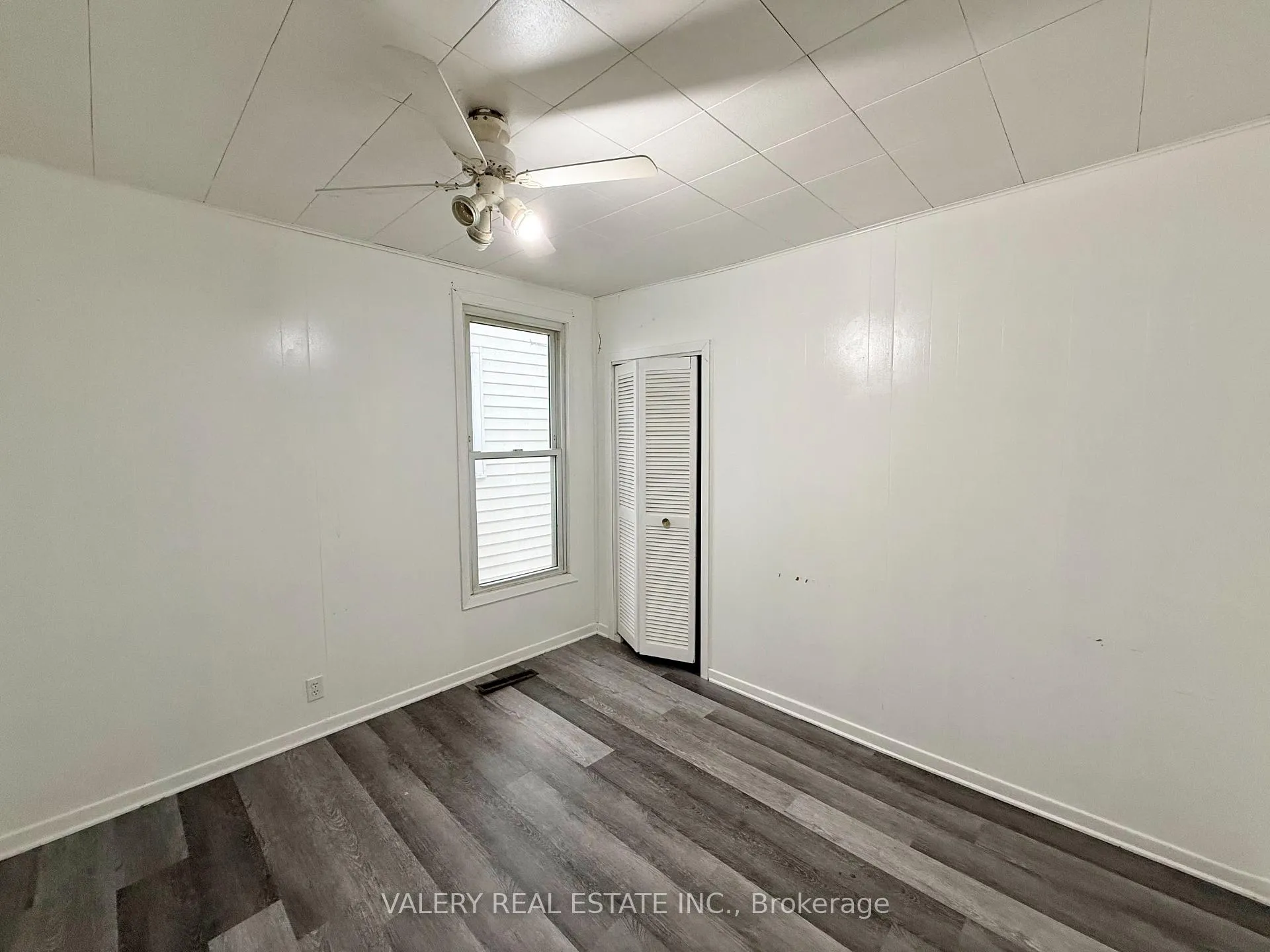 Photo 5 of 824 Lincoln Rd, Windsor — HOMEH