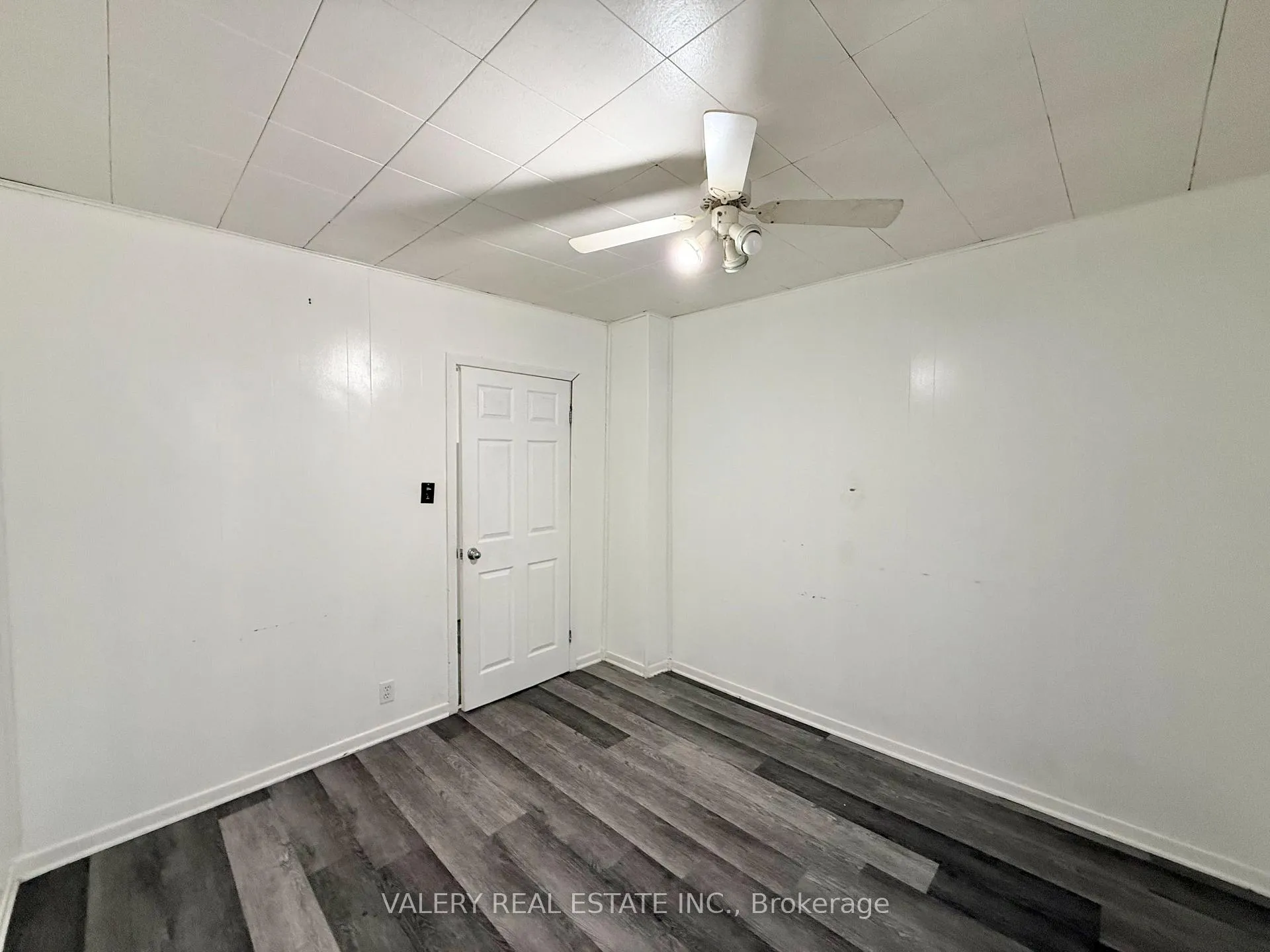 Photo 6 of 824 Lincoln Rd, Windsor — HOMEH