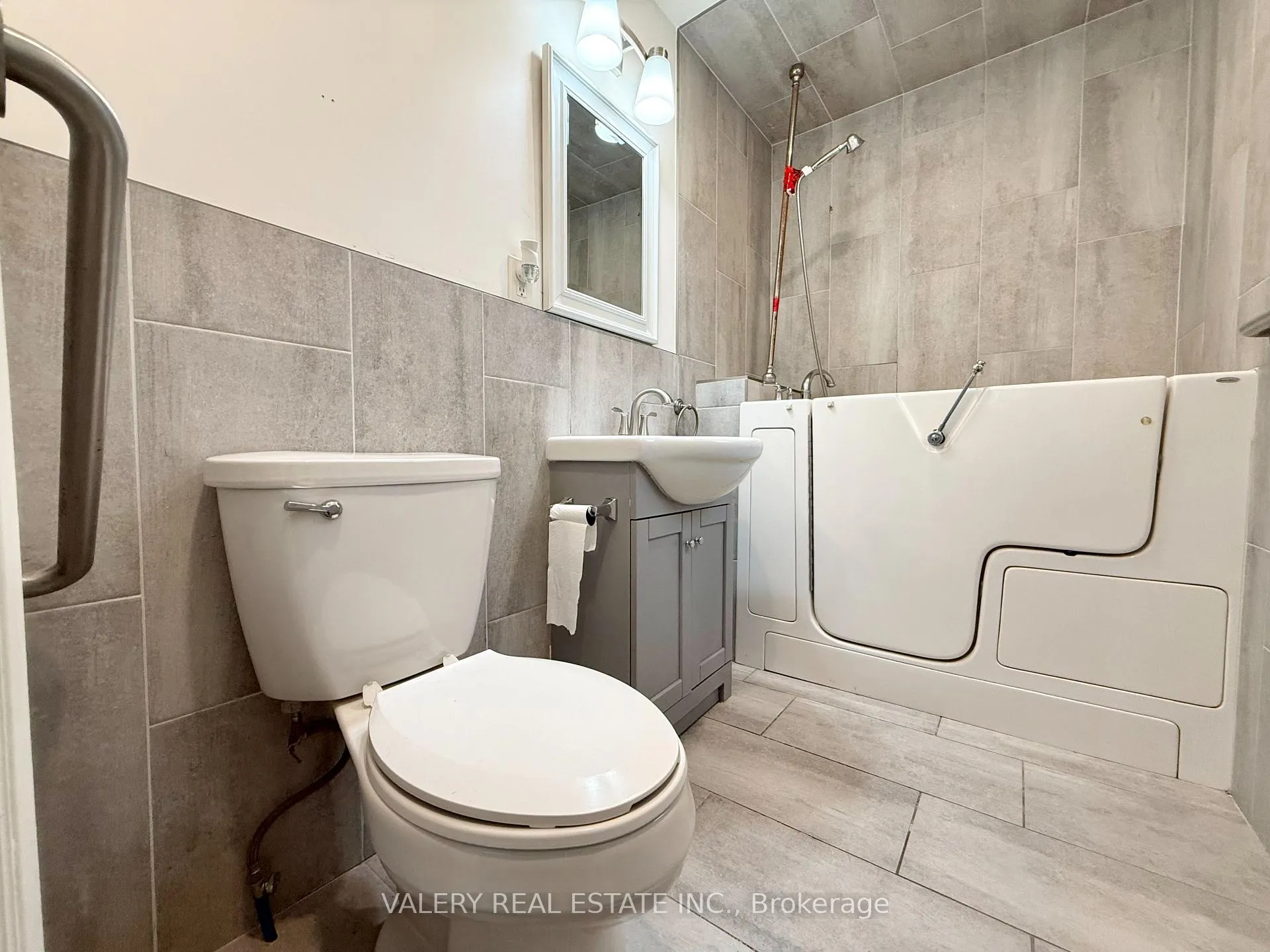 Photo 8 of 824 Lincoln Rd, Windsor — HOMEH