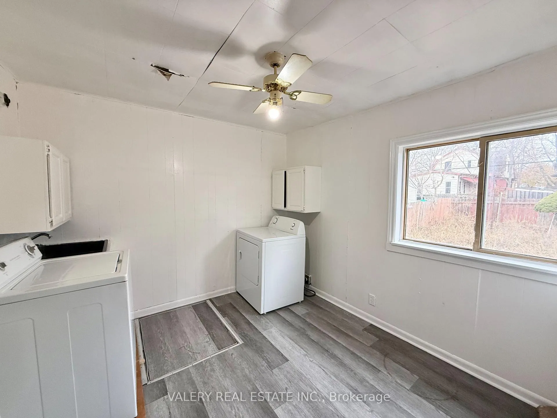 Photo 9 of 824 Lincoln Rd, Windsor — HOMEH