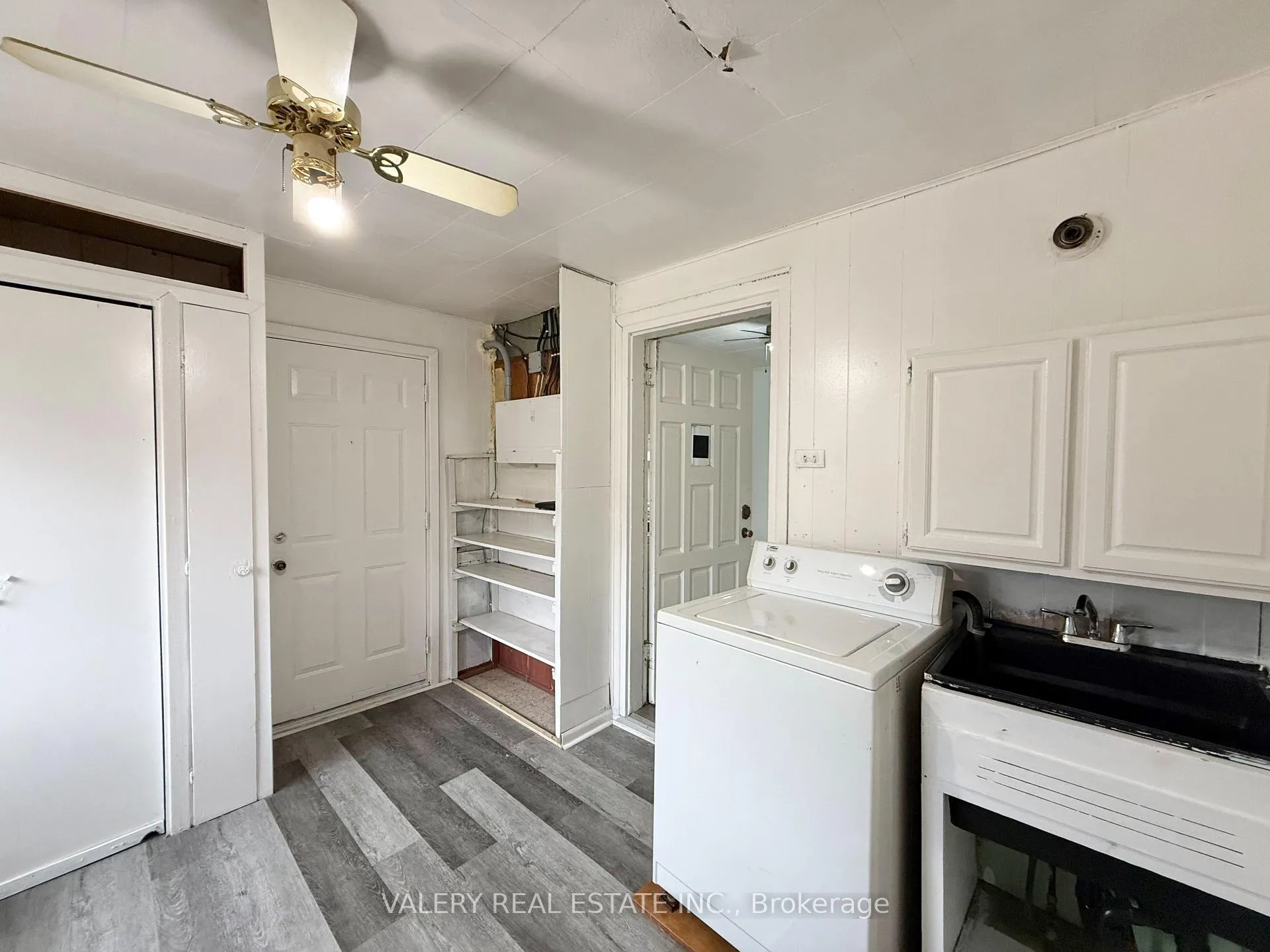 Photo 10 of 824 Lincoln Rd, Windsor — HOMEH