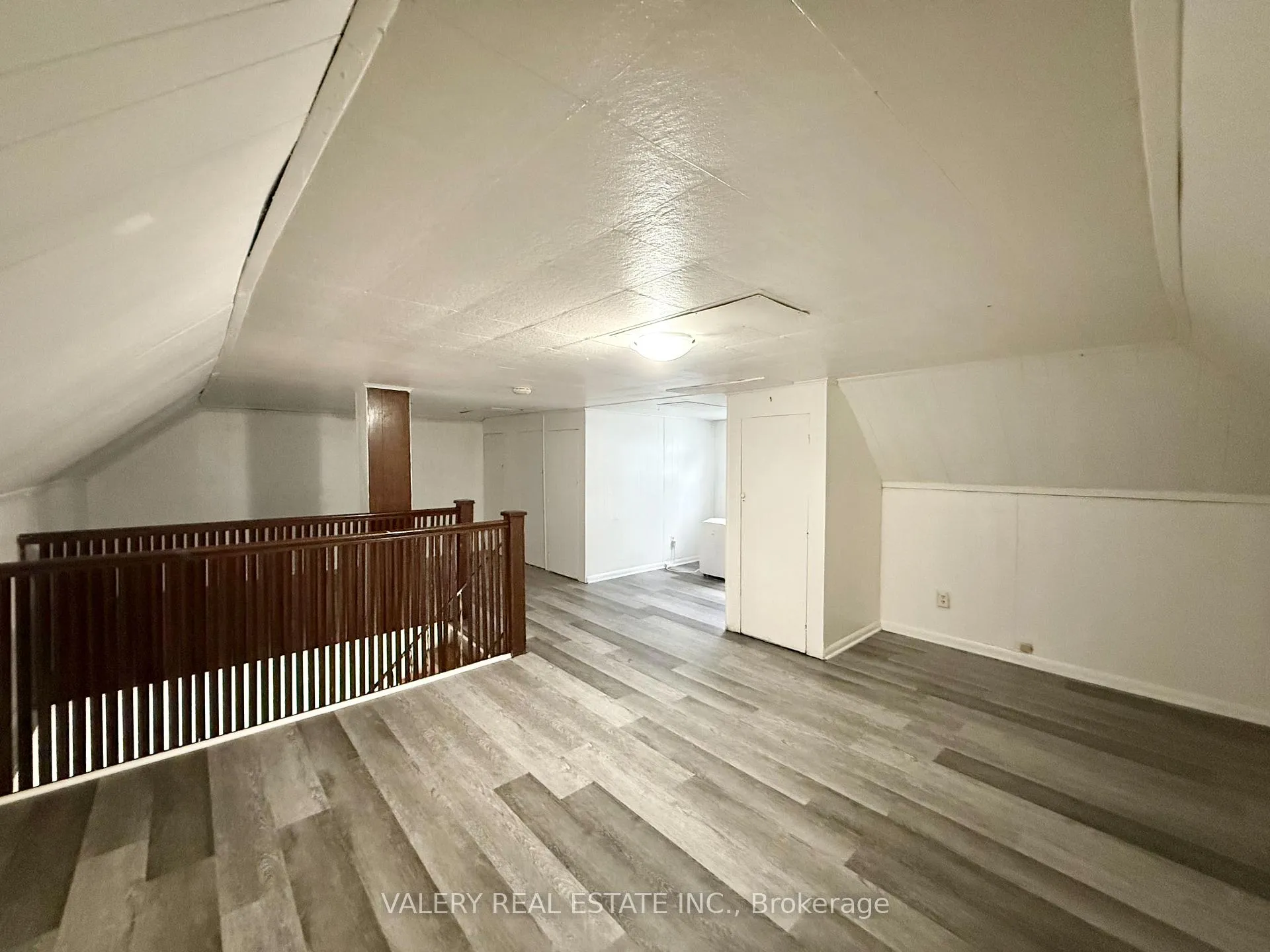 Photo 12 of 824 Lincoln Rd, Windsor — HOMEH