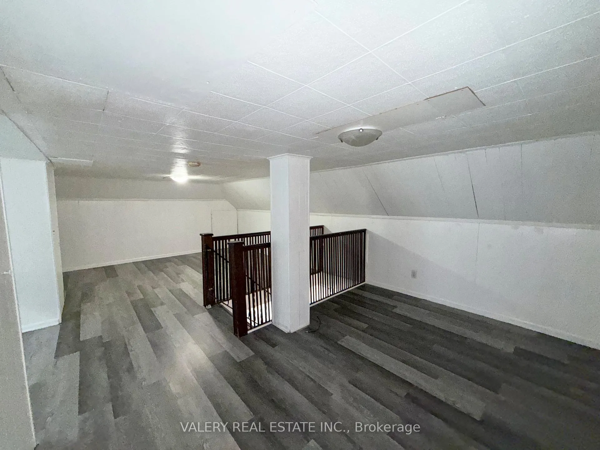 Photo 14 of 824 Lincoln Rd, Windsor — HOMEH