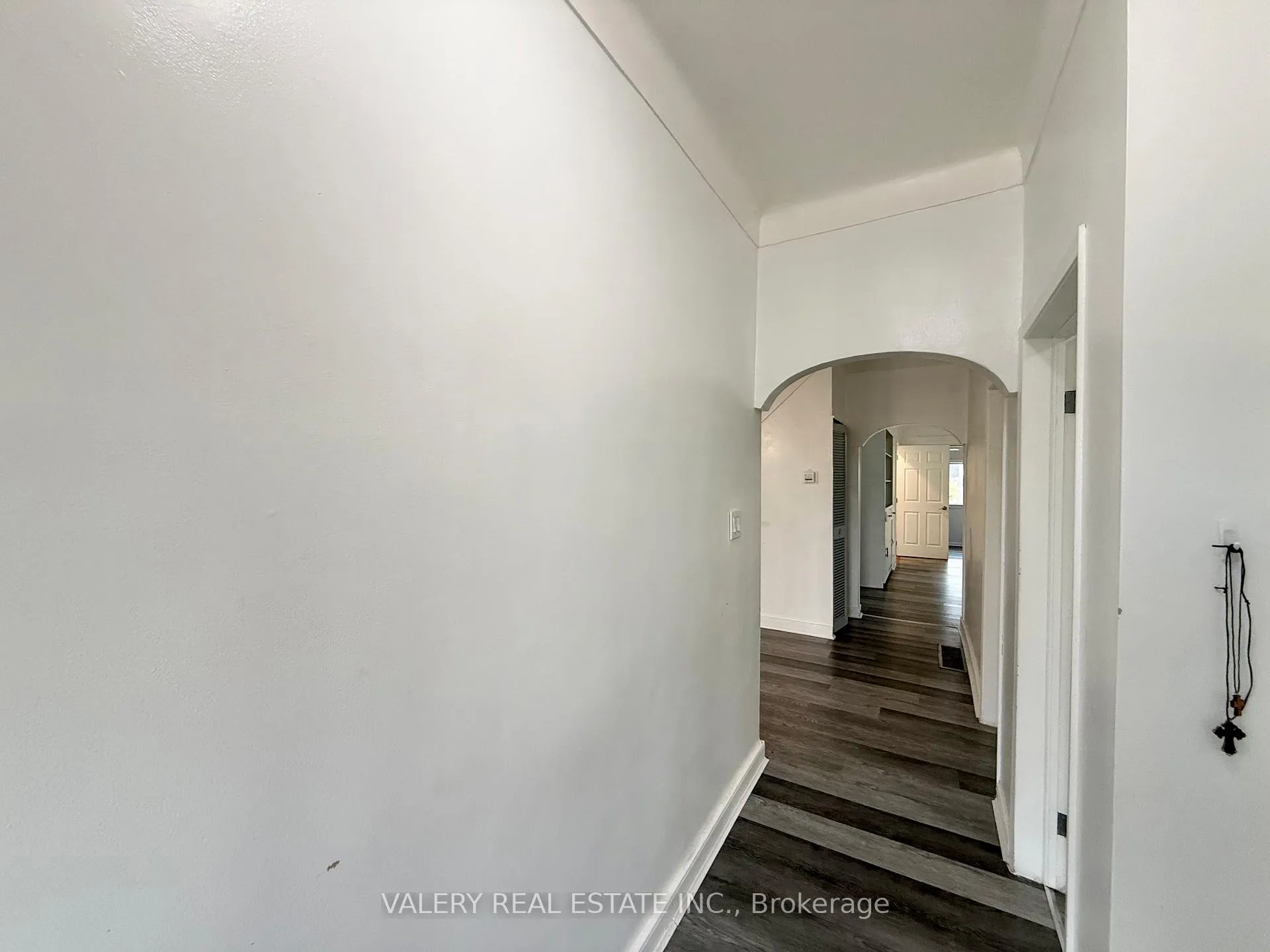Photo 16 of 824 Lincoln Rd, Windsor — HOMEH