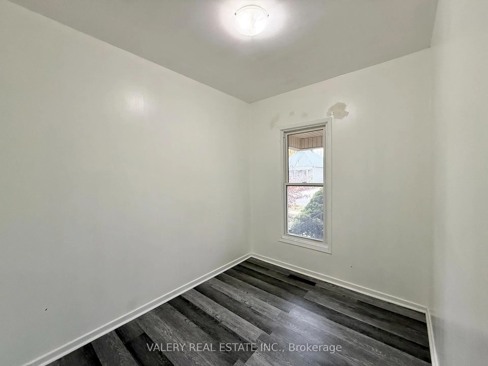 Photo 17 of 824 Lincoln Rd, Windsor — HOMEH