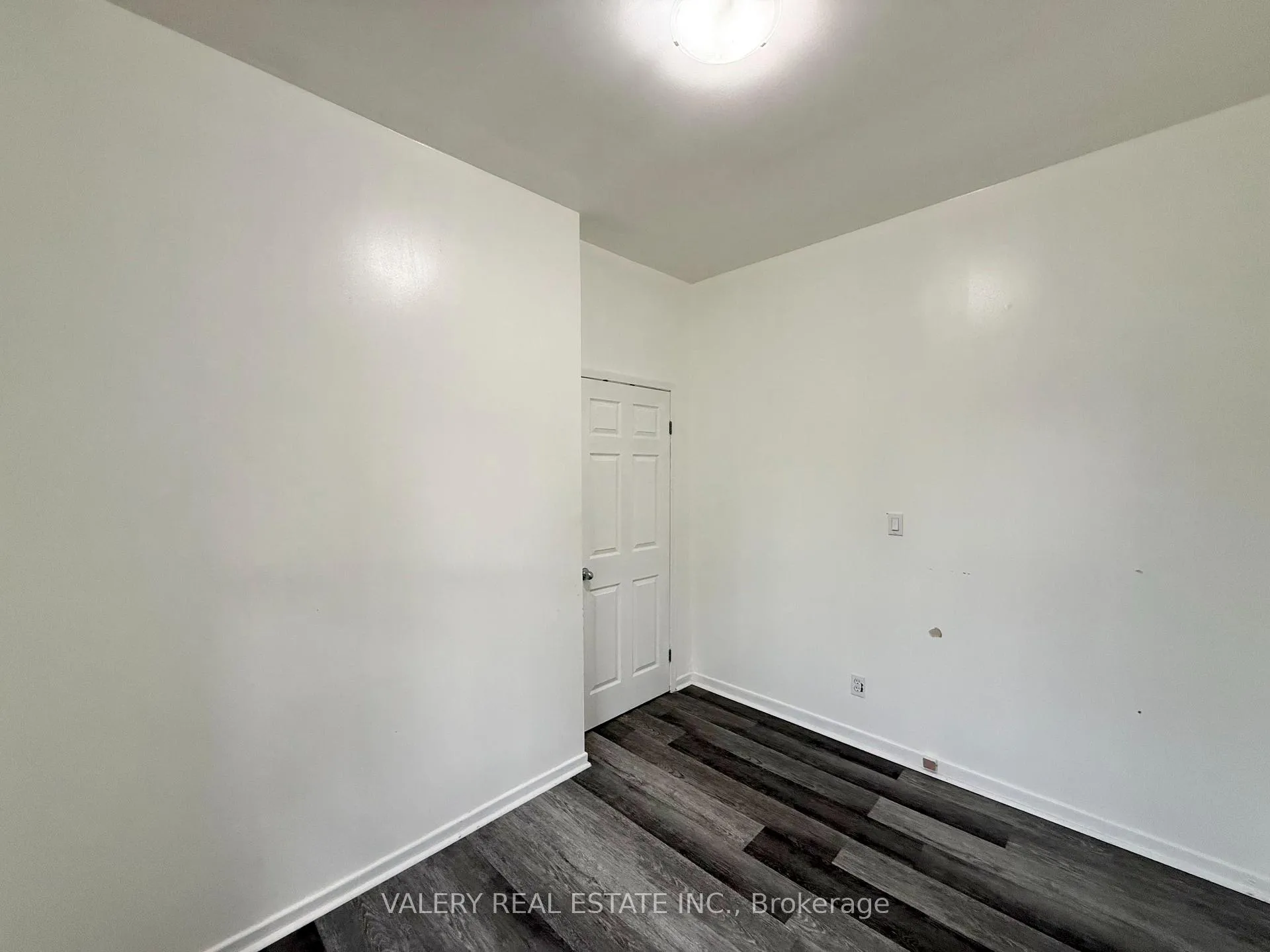 Photo 18 of 824 Lincoln Rd, Windsor — HOMEH