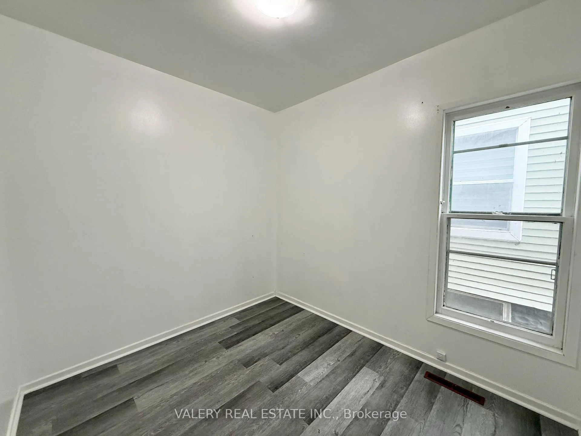 Photo 19 of 824 Lincoln Rd, Windsor — HOMEH