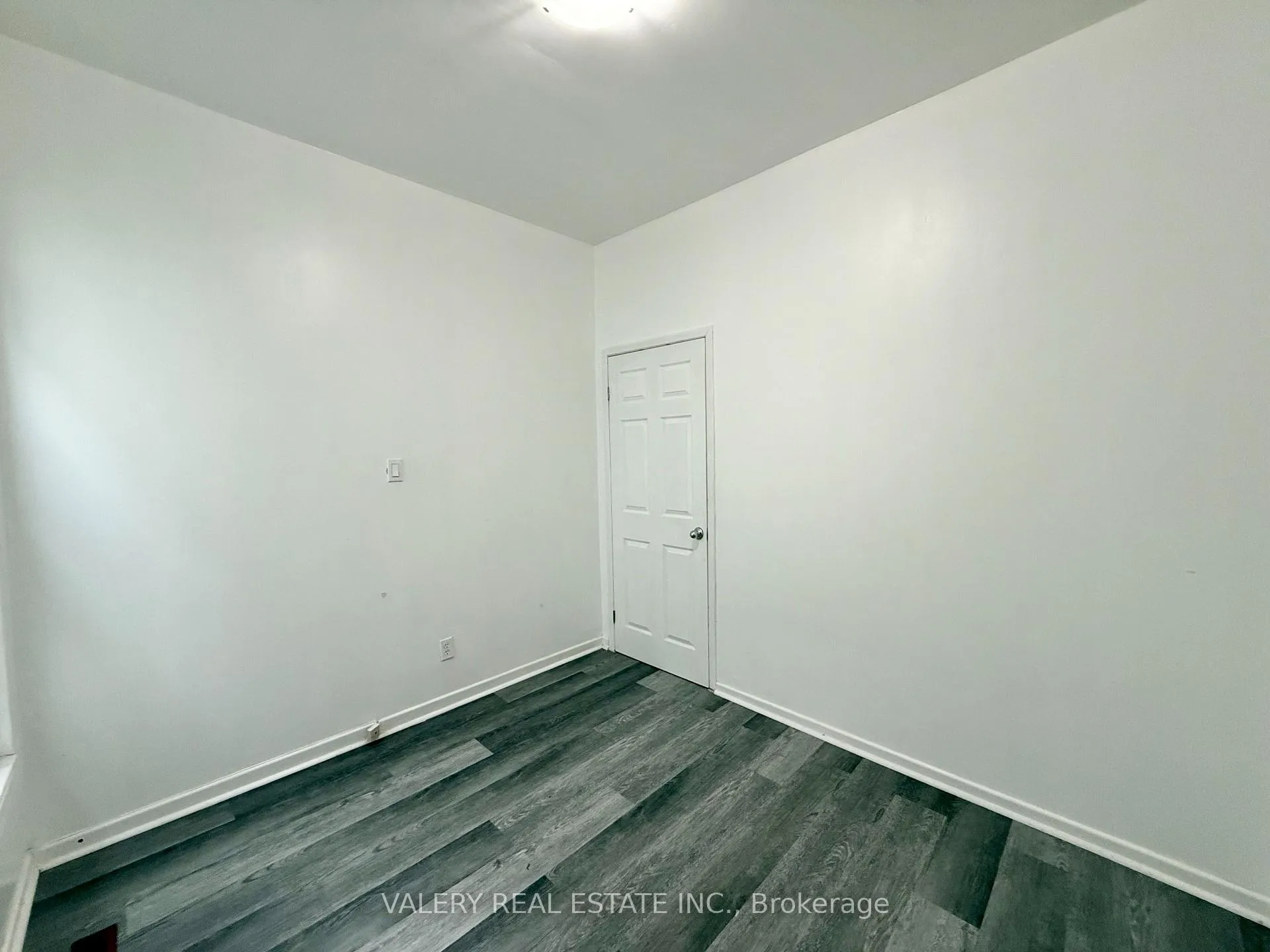 Photo 20 of 824 Lincoln Rd, Windsor — HOMEH