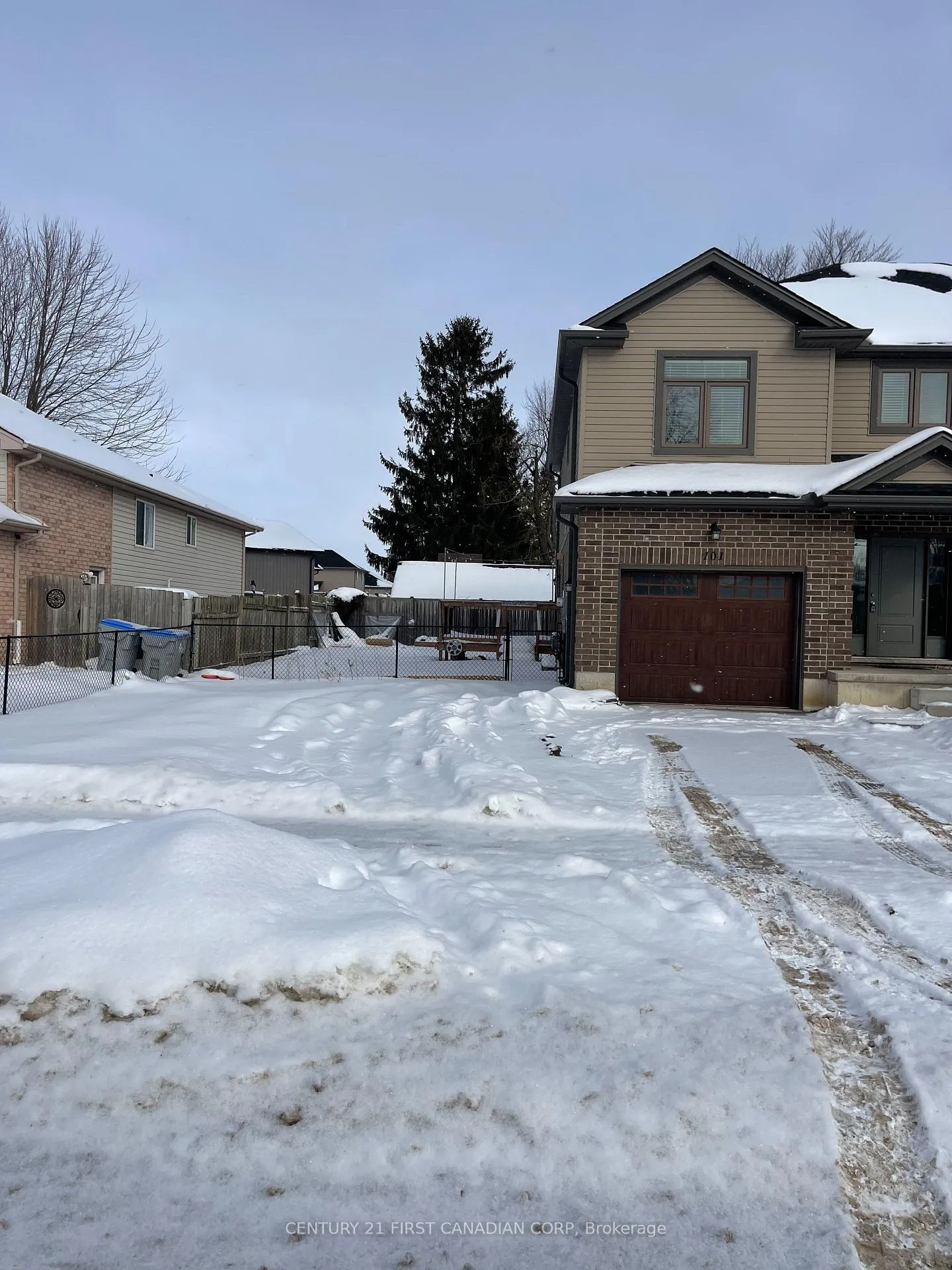 Photo 2 of 101 Middlesex Drive, Strathroy-Caradoc, NE — HOMEH