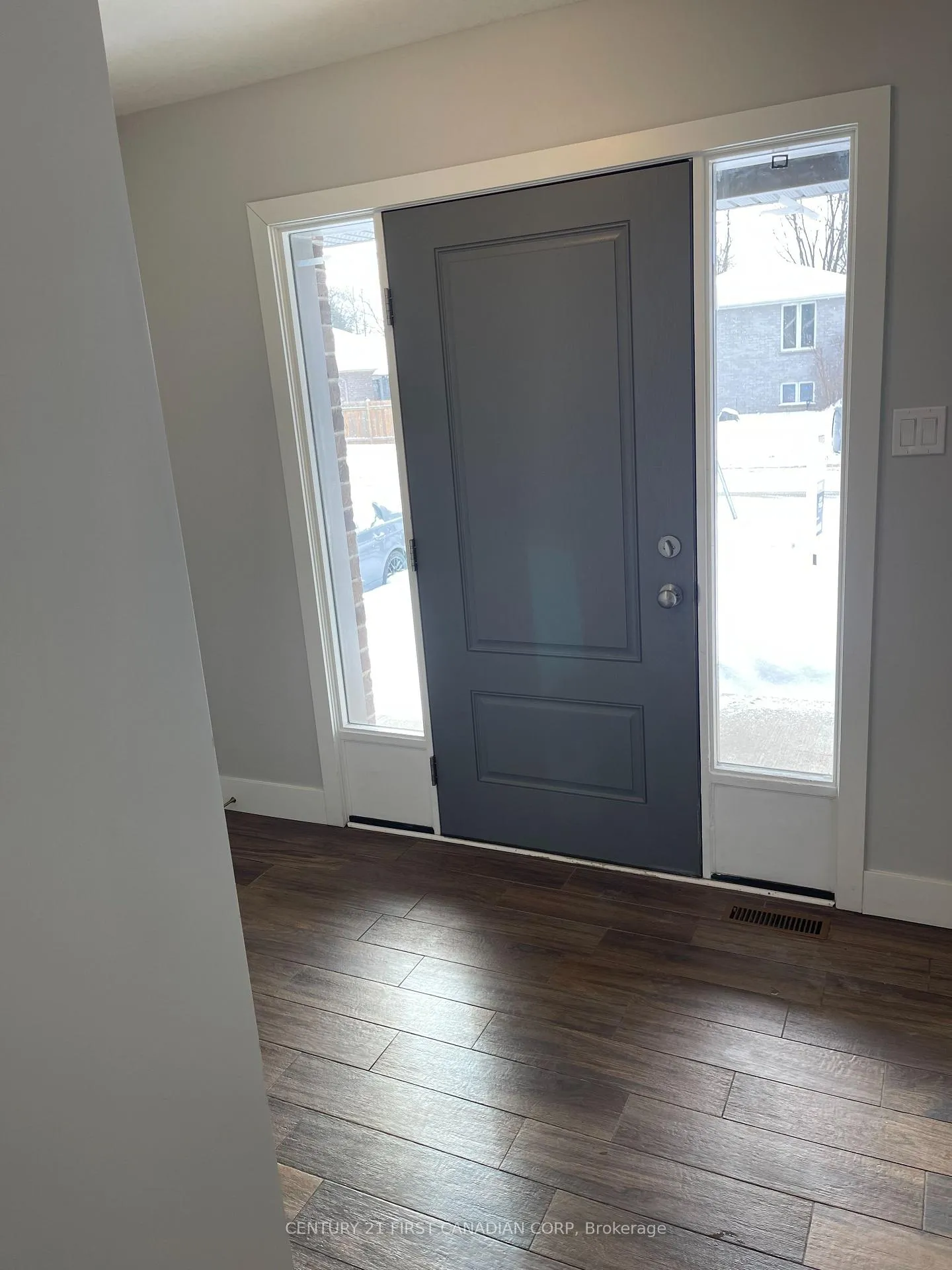 Photo 3 of 101 Middlesex Drive, Strathroy-Caradoc, NE — HOMEH