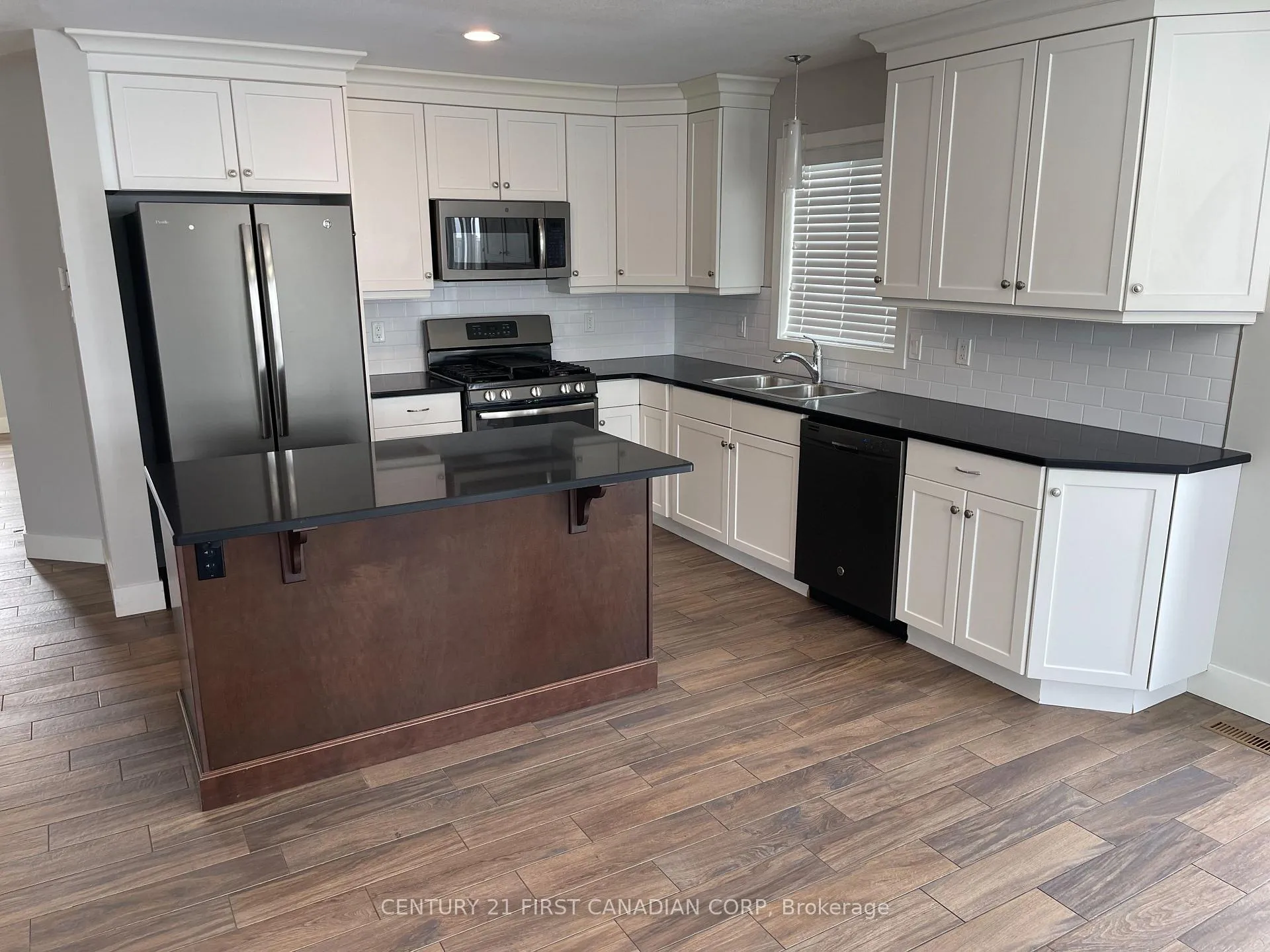 Photo 5 of 101 Middlesex Drive, Strathroy-Caradoc, NE — HOMEH