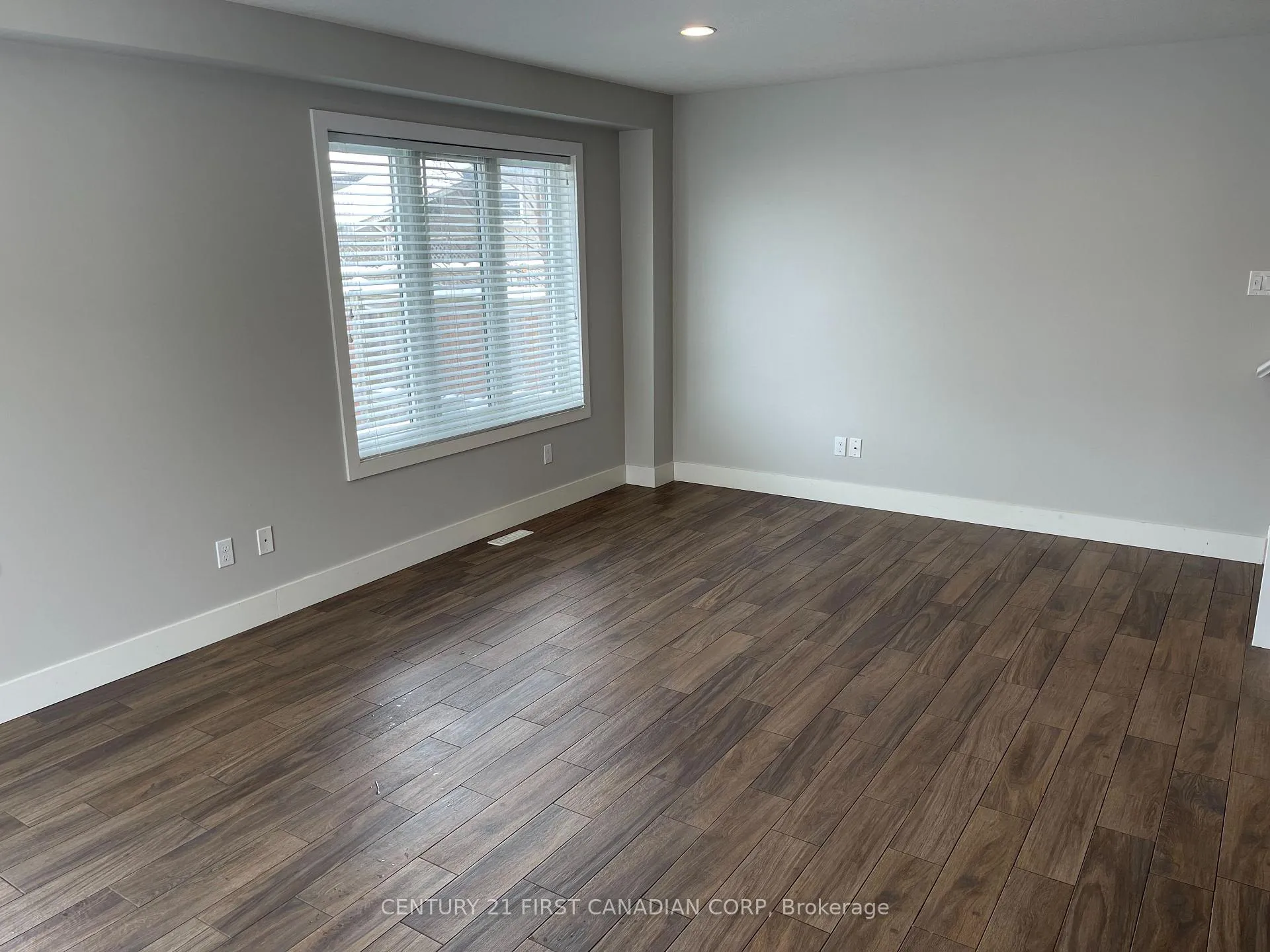 Photo 6 of 101 Middlesex Drive, Strathroy-Caradoc, NE — HOMEH