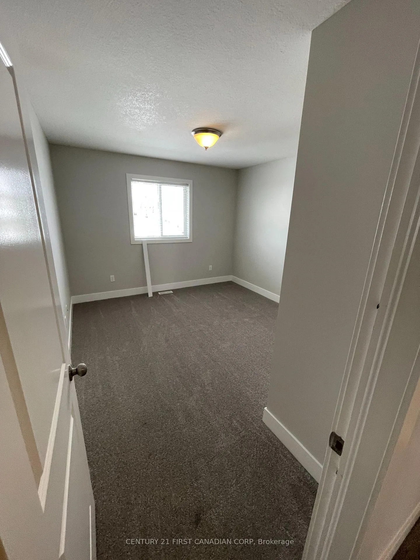 Photo 10 of 101 Middlesex Drive, Strathroy-Caradoc, NE — HOMEH