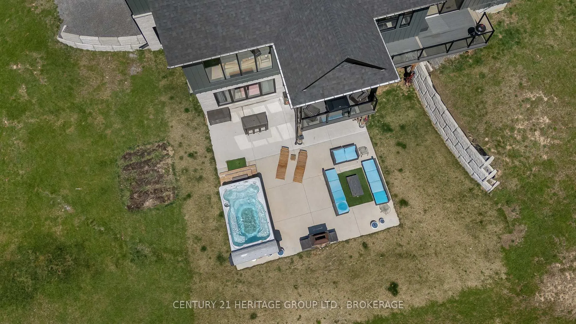 Photo 4 of 245 Mann Drive, Kingston, City North of 401 — HOMEH