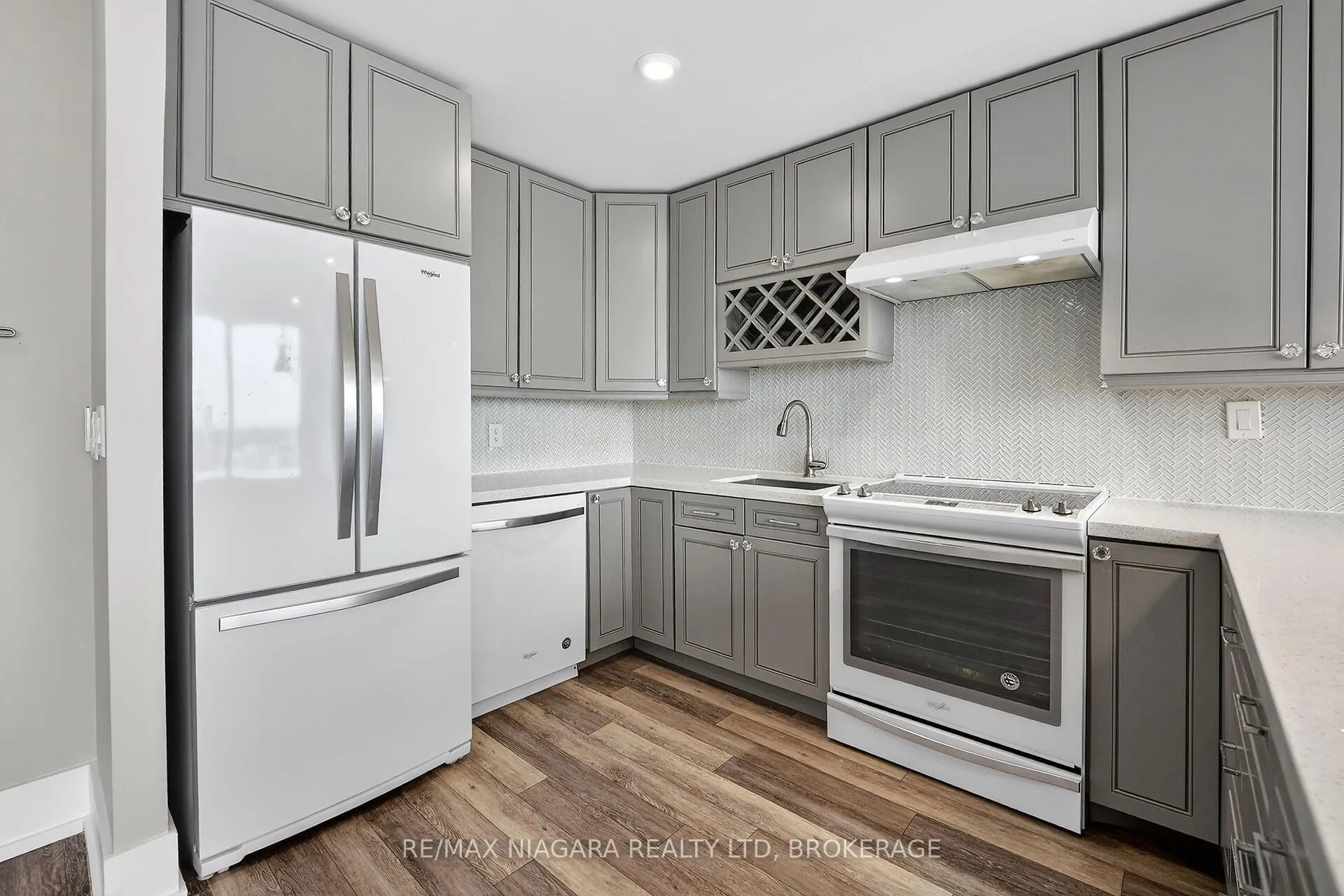 Photo 7 of Unit 1108, 81 Scott Street, St. Catharines, Lakeport — HOMEH
