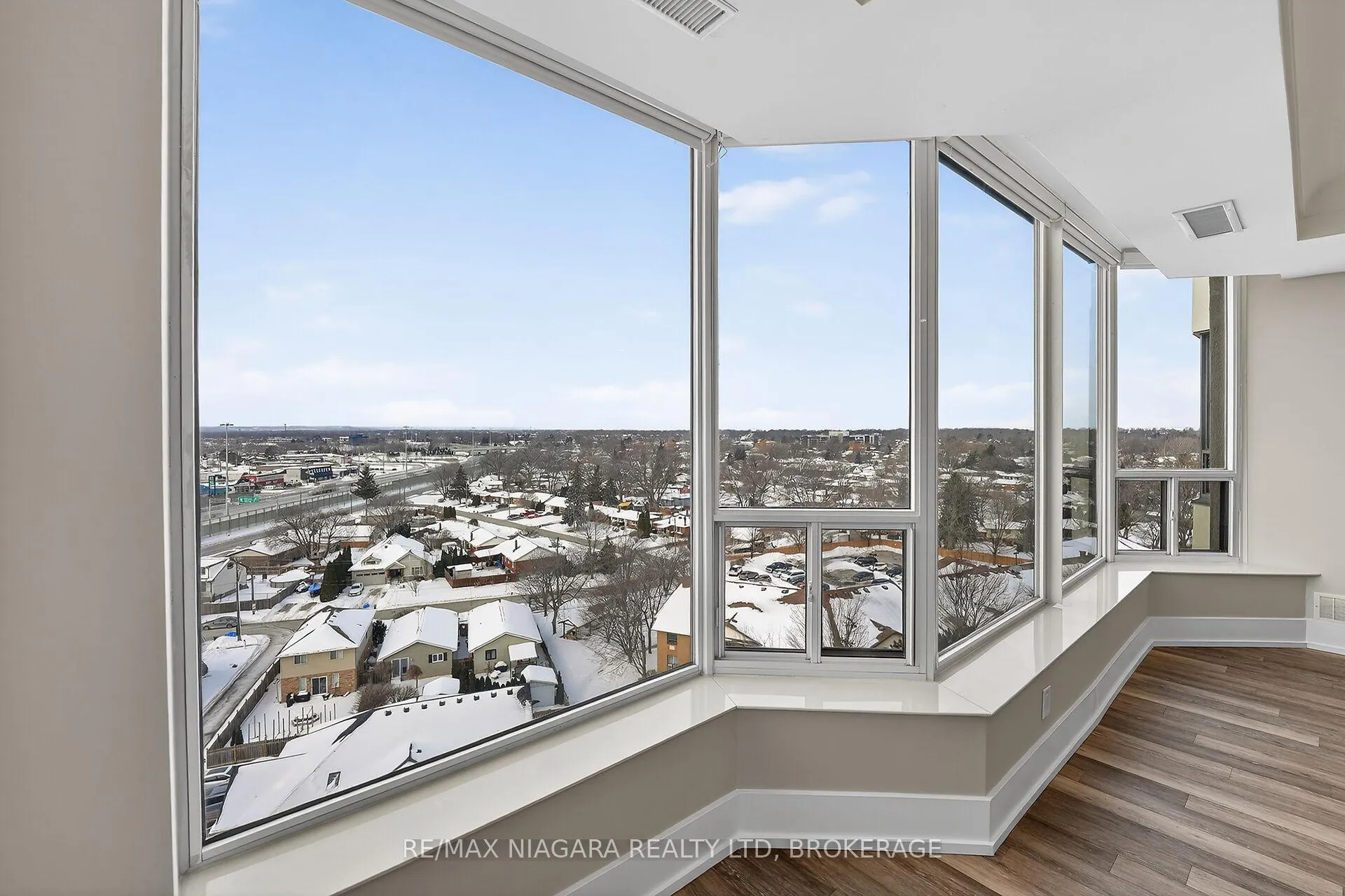 Photo 10 of Unit 1108, 81 Scott Street, St. Catharines, Lakeport — HOMEH