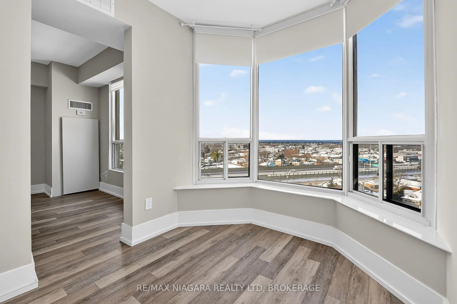 Photo 16 of Unit 1108, 81 Scott Street, St. Catharines, Lakeport — HOMEH