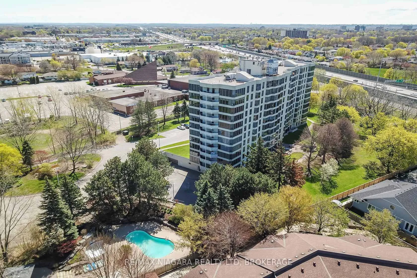 Photo 33 of Unit 1108, 81 Scott Street, St. Catharines, Lakeport — HOMEH