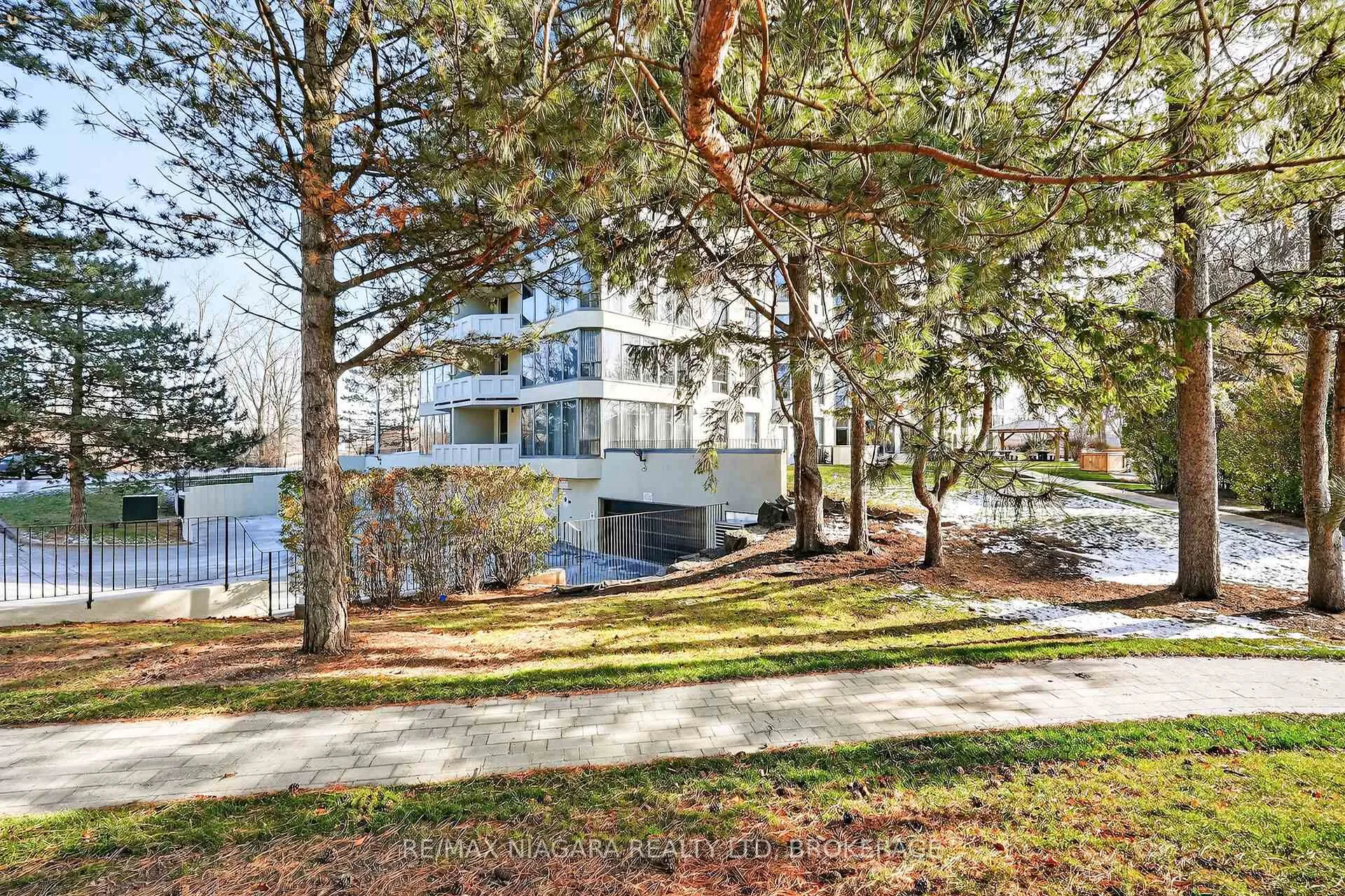 Photo 38 of Unit 1108, 81 Scott Street, St. Catharines, Lakeport — HOMEH