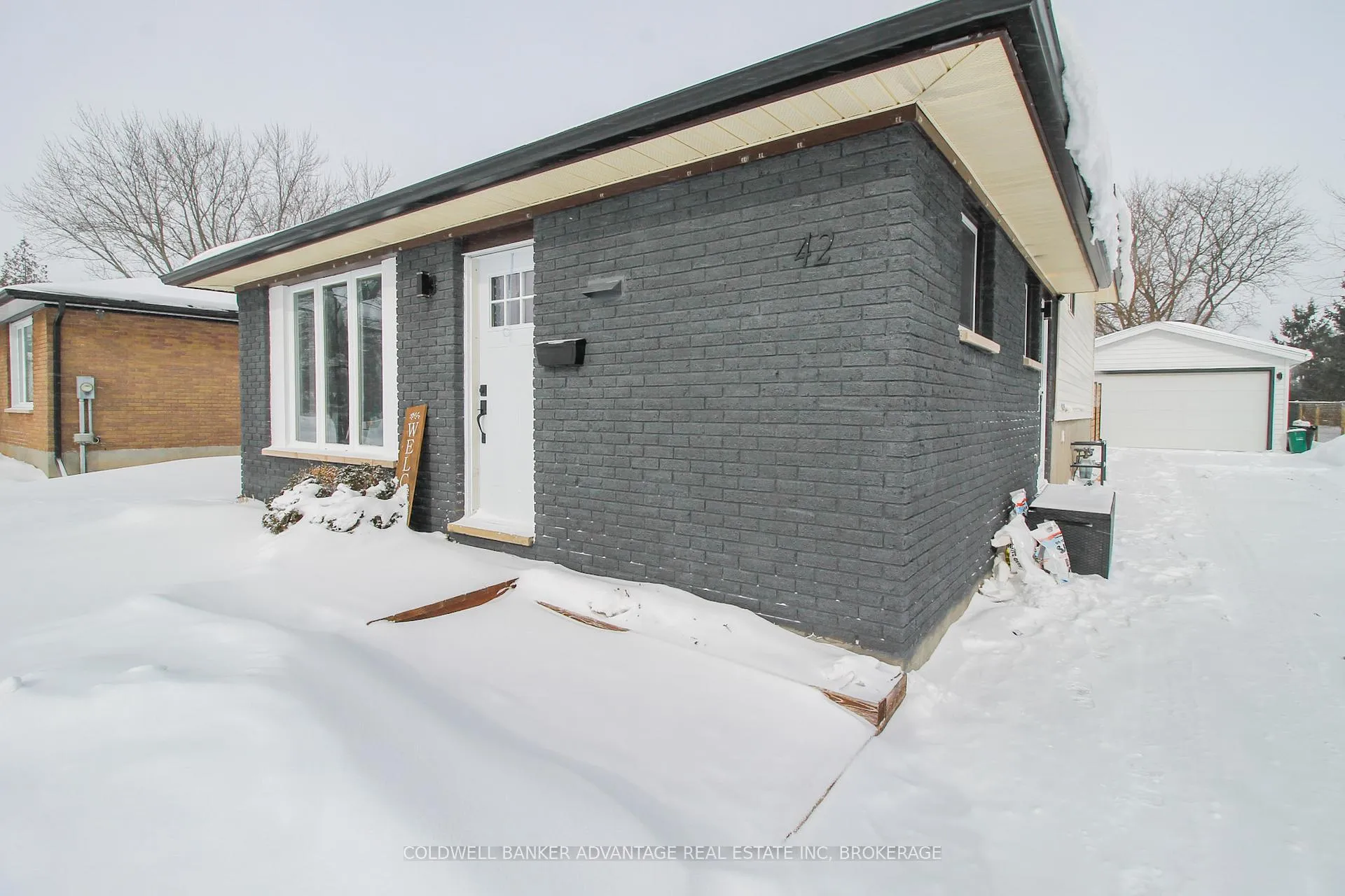 Photo 3 of 42 Newleaf Crescent, Welland, N. Welland — HOMEH