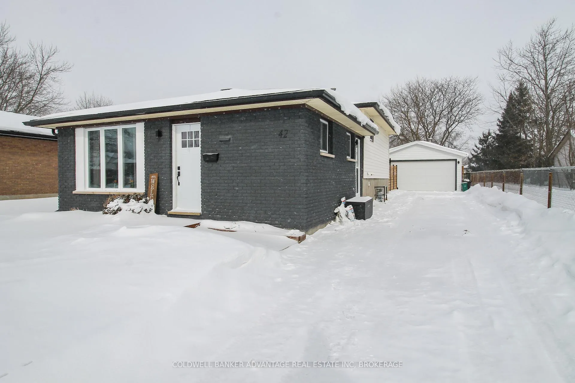 Photo 1 of 42 Newleaf Crescent, Welland, N. Welland — HOMEH