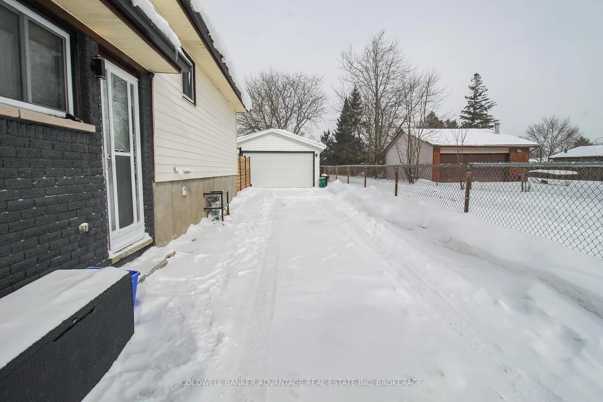 Photo 4 of 42 Newleaf Crescent, Welland, N. Welland — HOMEH