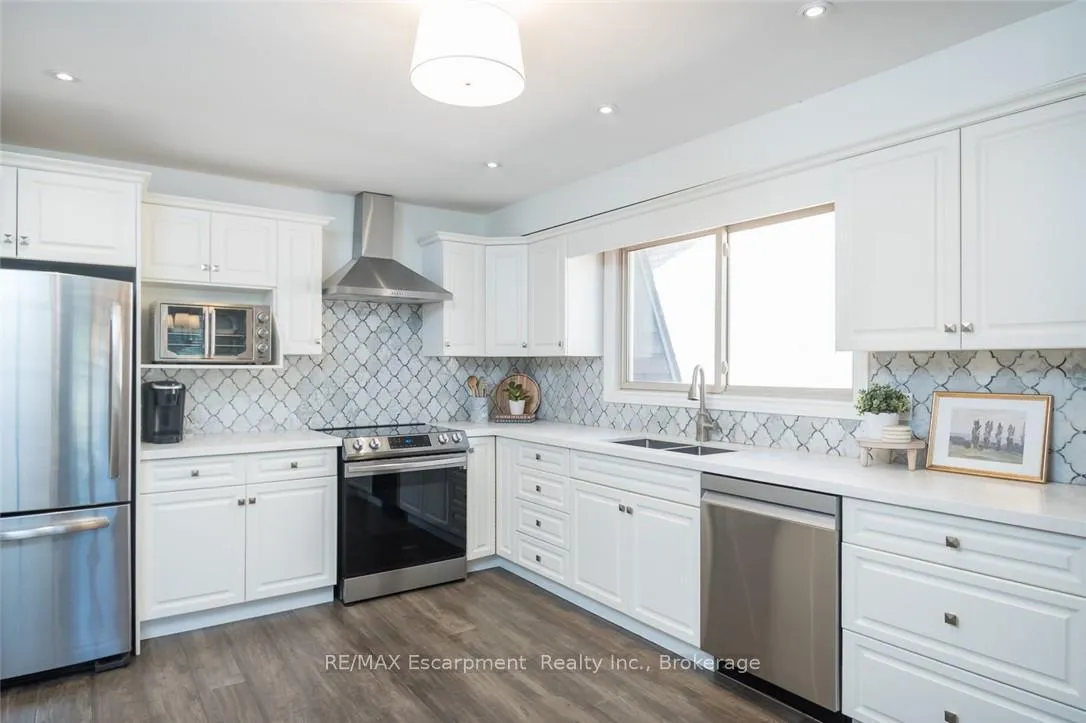 Photo 17 of 45 Amberwood Street, Hamilton, Stoney Creek Mountain — HOMEH