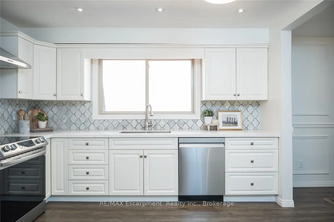 Photo 18 of 45 Amberwood Street, Hamilton, Stoney Creek Mountain — HOMEH