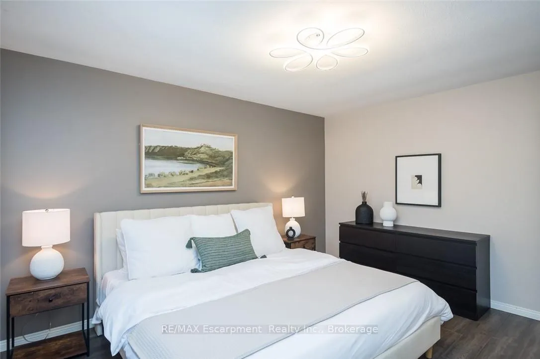 Photo 21 of 45 Amberwood Street, Hamilton, Stoney Creek Mountain — HOMEH