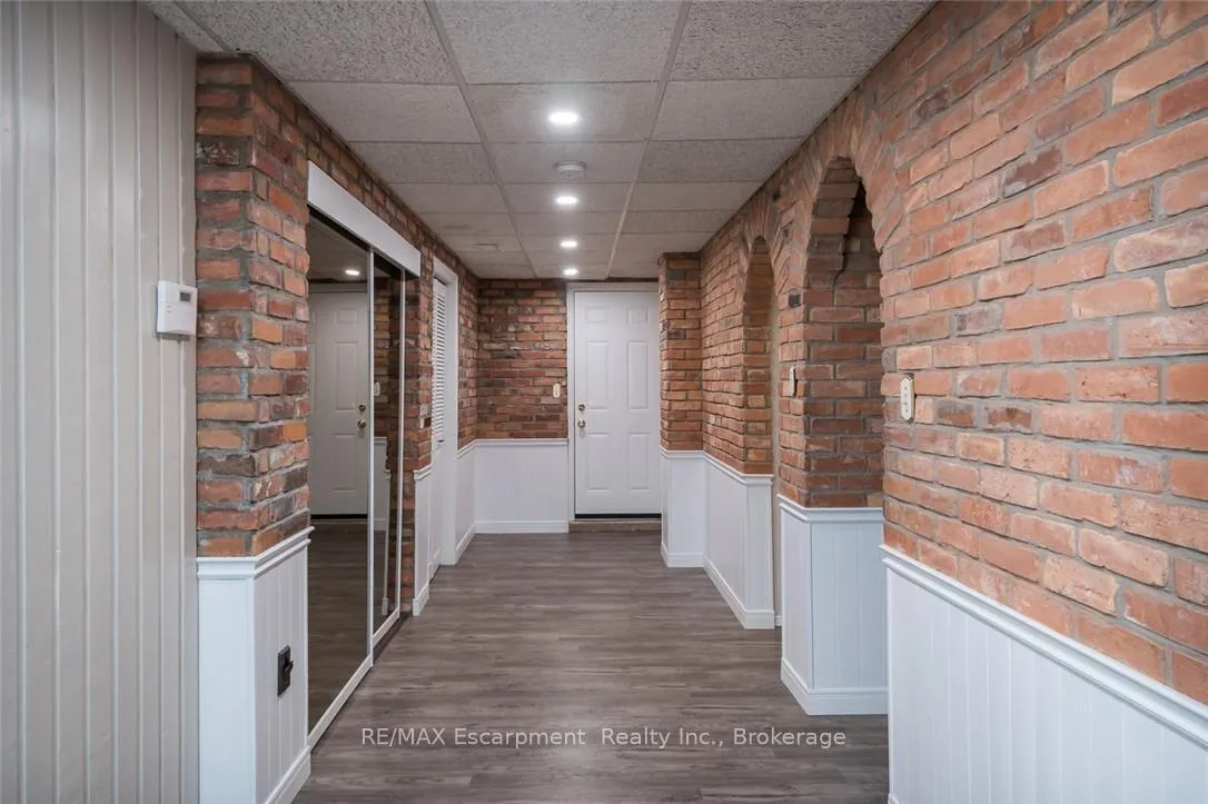 Photo 33 of 45 Amberwood Street, Hamilton, Stoney Creek Mountain — HOMEH