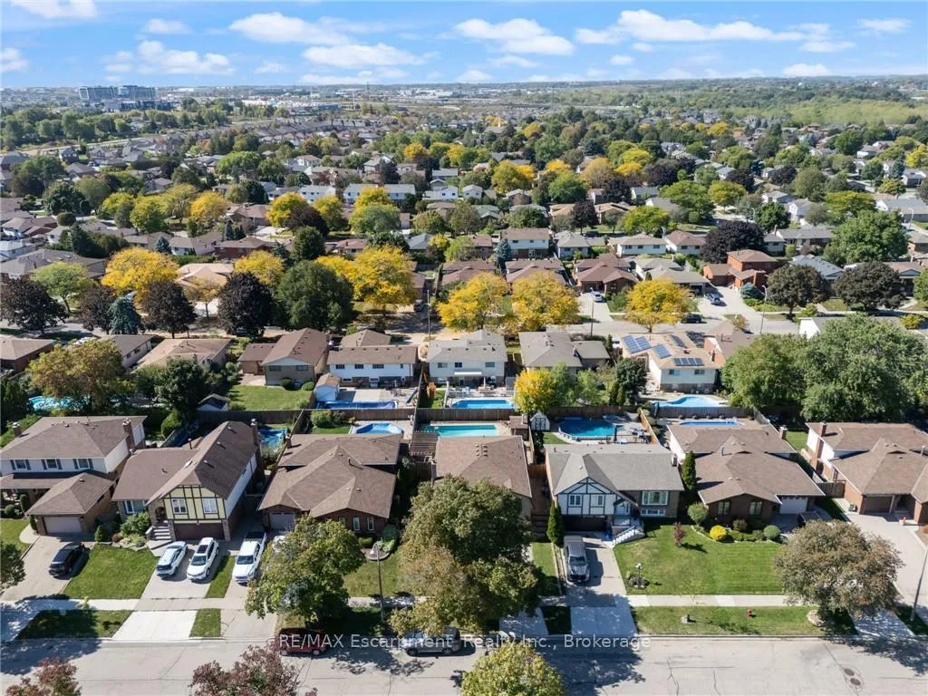 Photo 39 of 45 Amberwood Street, Hamilton, Stoney Creek Mountain — HOMEH