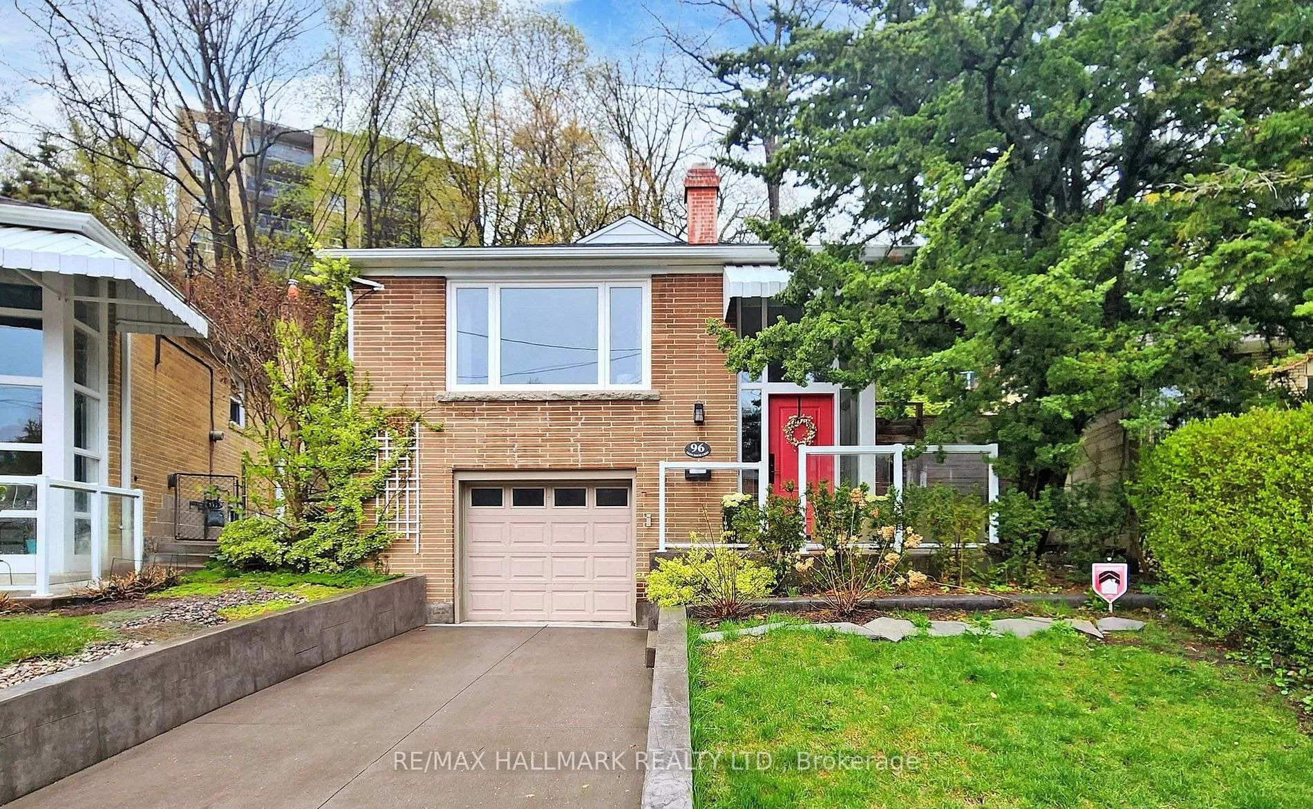Photo 2 of Unit Main Fl, 96 Glen Davis Crescent, Toronto, East End-Danforth — HOMEH