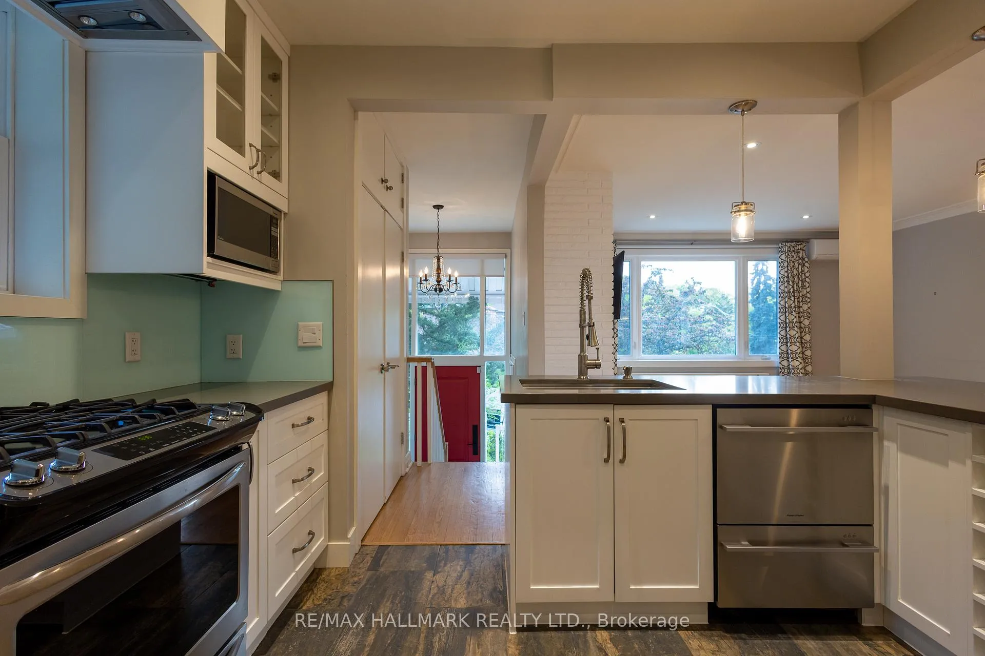 Photo 6 of Unit Main Fl, 96 Glen Davis Crescent, Toronto, East End-Danforth — HOMEH