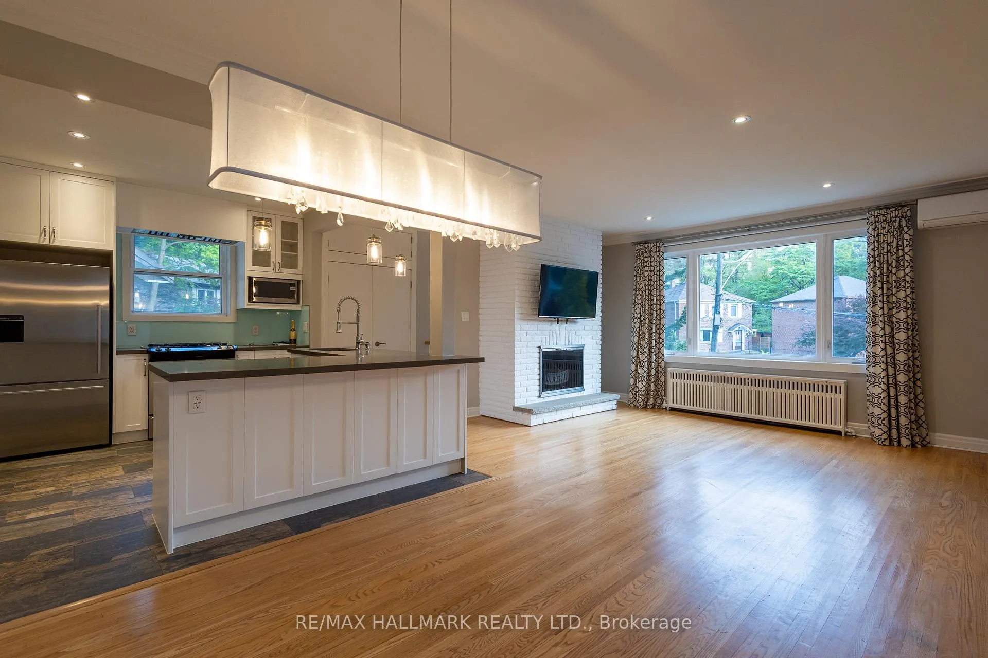 Photo 7 of Unit Main Fl, 96 Glen Davis Crescent, Toronto, East End-Danforth — HOMEH