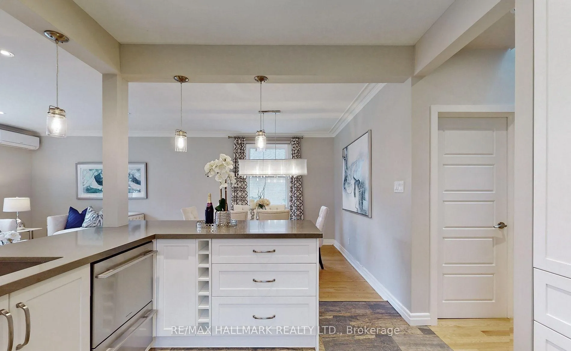 Photo 8 of Unit Main Fl, 96 Glen Davis Crescent, Toronto, East End-Danforth — HOMEH