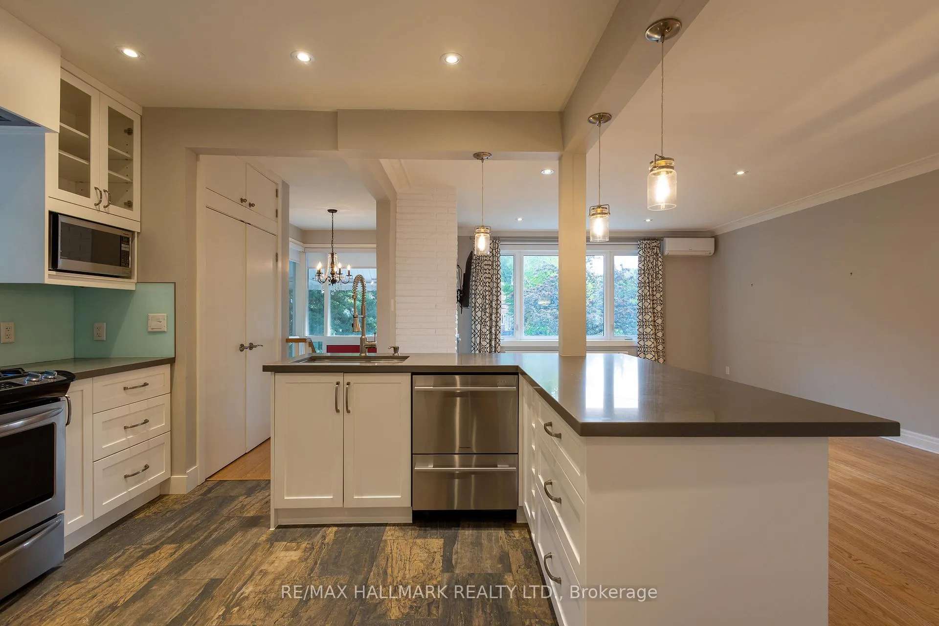 Photo 10 of Unit Main Fl, 96 Glen Davis Crescent, Toronto, East End-Danforth — HOMEH